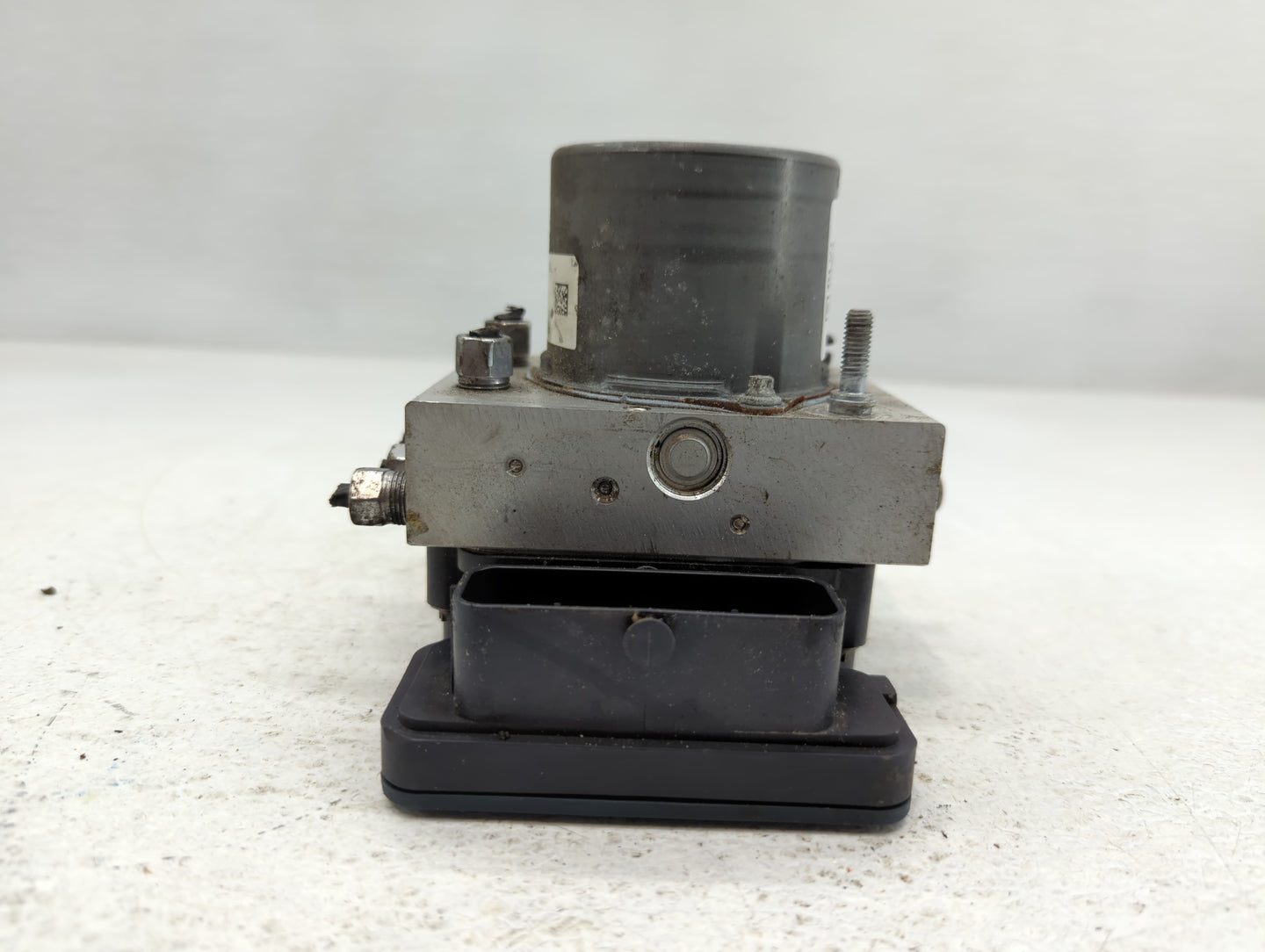 2015 Chrysler 200 ABS Pump Control Module Replacement P/N:P68232470AB Fits OEM Used Auto Parts - Oemusedautoparts1.com