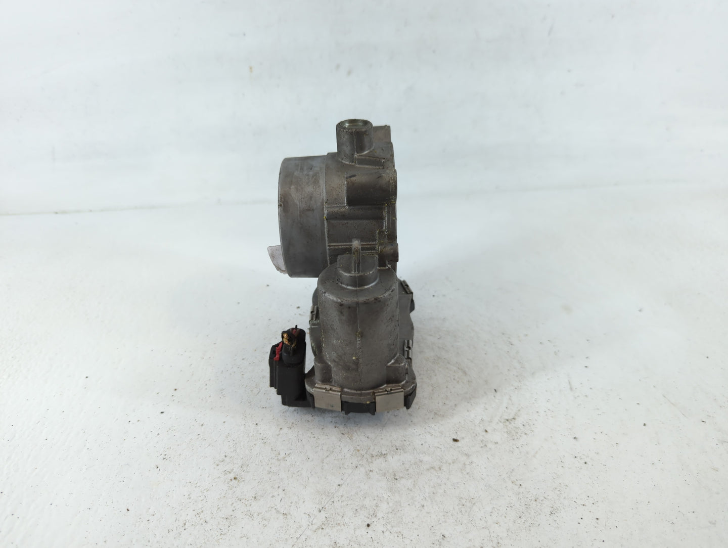 2015-2017 Chrysler 200 Throttle Body P/N:04891970A Fits Fits 2014 2015 2016 2017 2018 2019 2020 2021 2022 OEM Used Auto Part