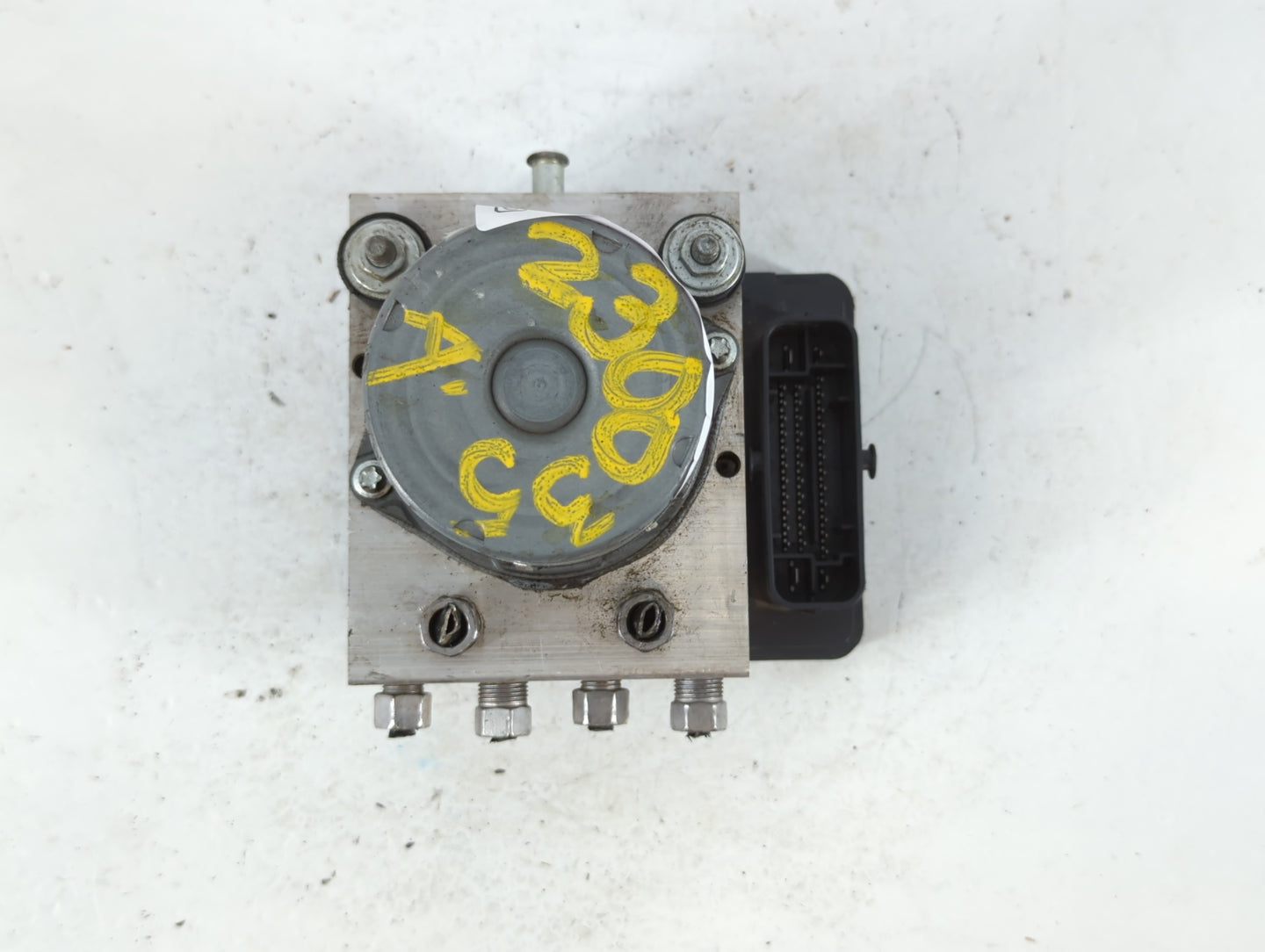 2015 Chrysler 200 ABS Pump Control Module Replacement P/N:P68232470AB Fits OEM Used Auto Parts - Oemusedautoparts1.com