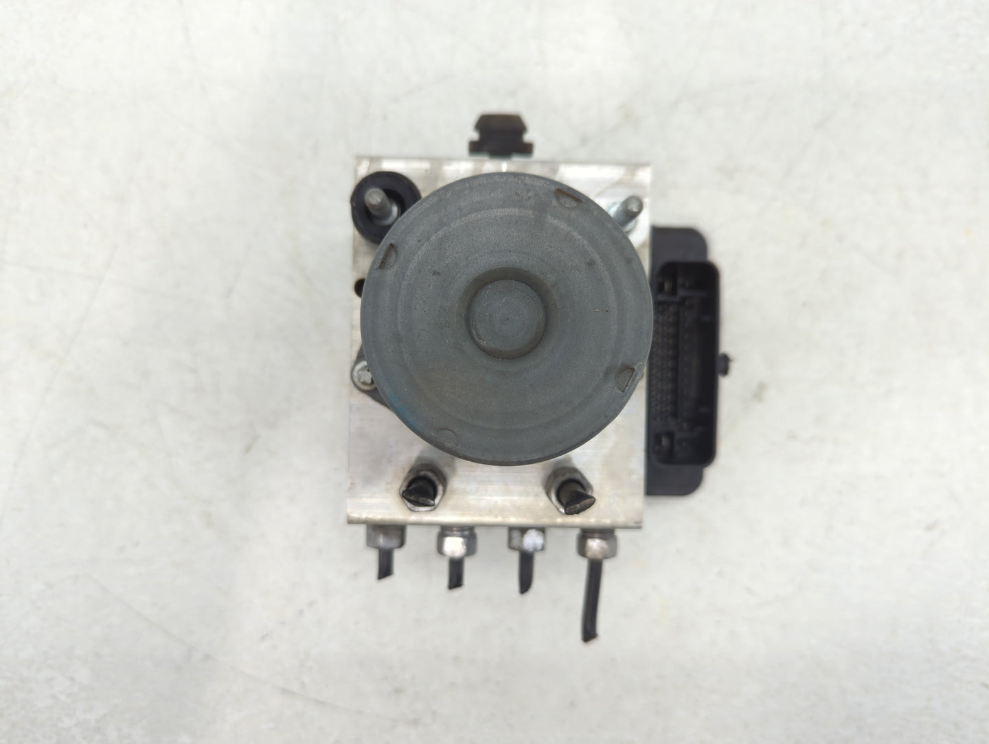 2015 Chrysler 200 ABS Pump Control Module Replacement P/N:P68232470AB Fits OEM Used Auto Parts - Oemusedautoparts1.com