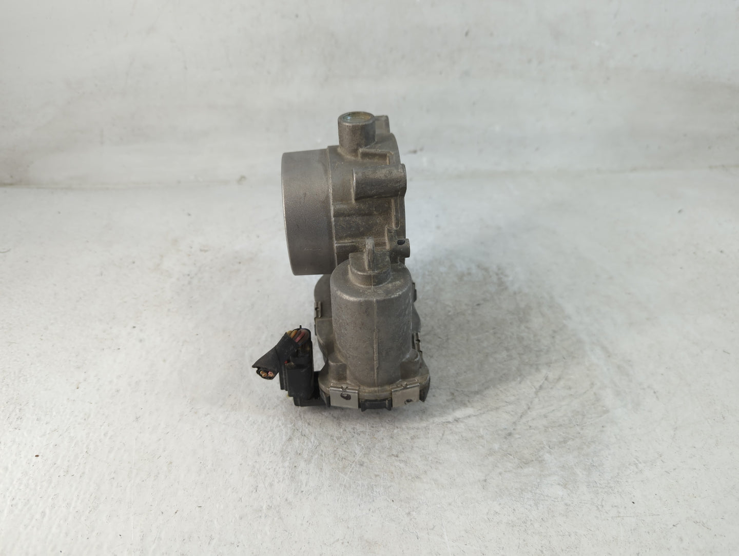 2015-2017 Chrysler 200 Throttle Body P/N:04891970AE Fits Fits 2014 2015 2016 2017 2018 2019 2020 2021 2022 OEM Used Auto Par