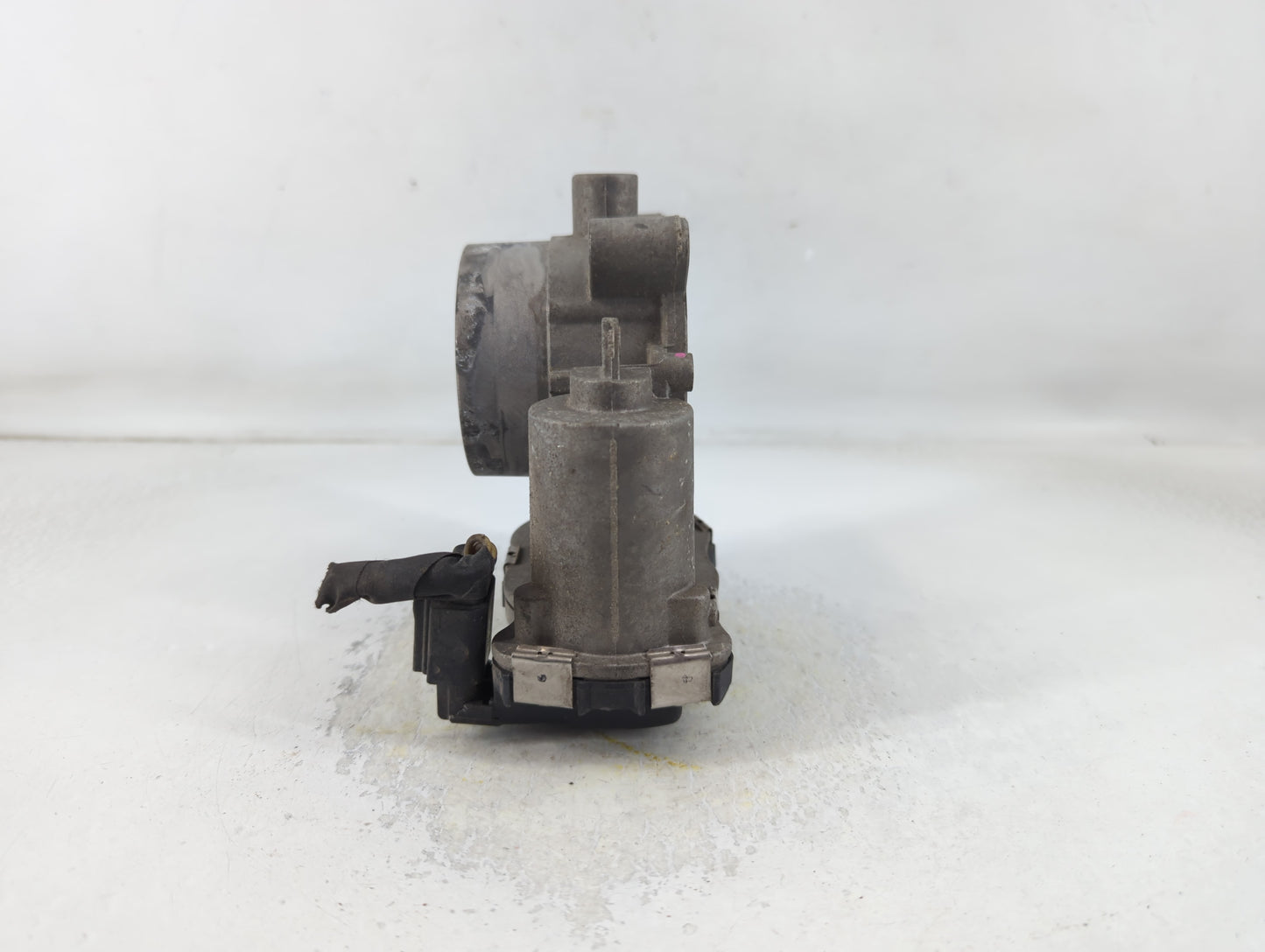 2015-2017 Chrysler 200 Throttle Body P/N:04891970AB Fits Fits 2014 2015 2016 2017 2018 2019 2020 2021 2022 OEM Used Auto Par