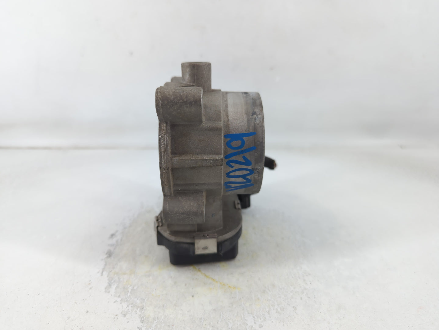 2015-2017 Chrysler 200 Throttle Body P/N:04891970AB Fits Fits 2014 2015 2016 2017 2018 2019 2020 2021 2022 OEM Used Auto Par