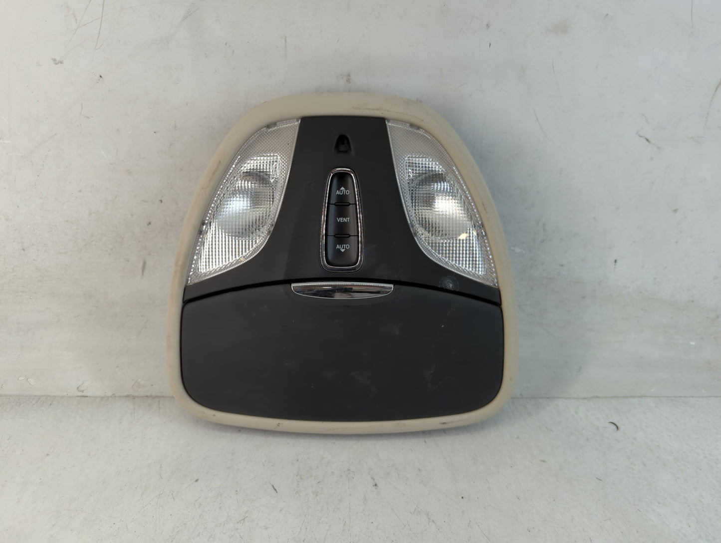 2015-2017 Chrysler 200 Overhead Roof Console 844790 - Oemusedautoparts1.com