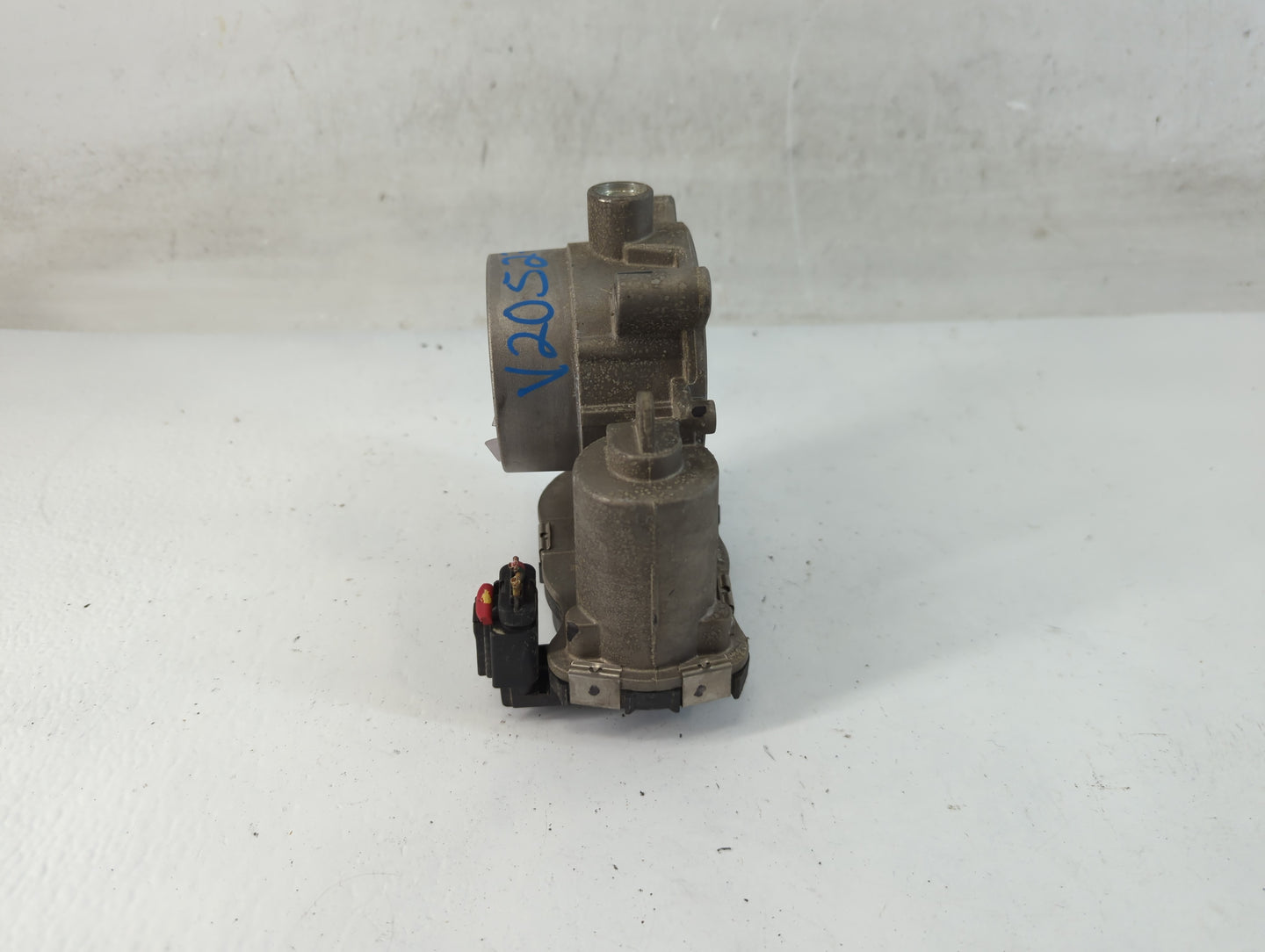 2015-2017 Chrysler 200 Throttle Body P/N:04891970AB Fits Fits 2014 2015 2016 2017 2018 2019 2020 2021 2022 OEM Used Auto Par