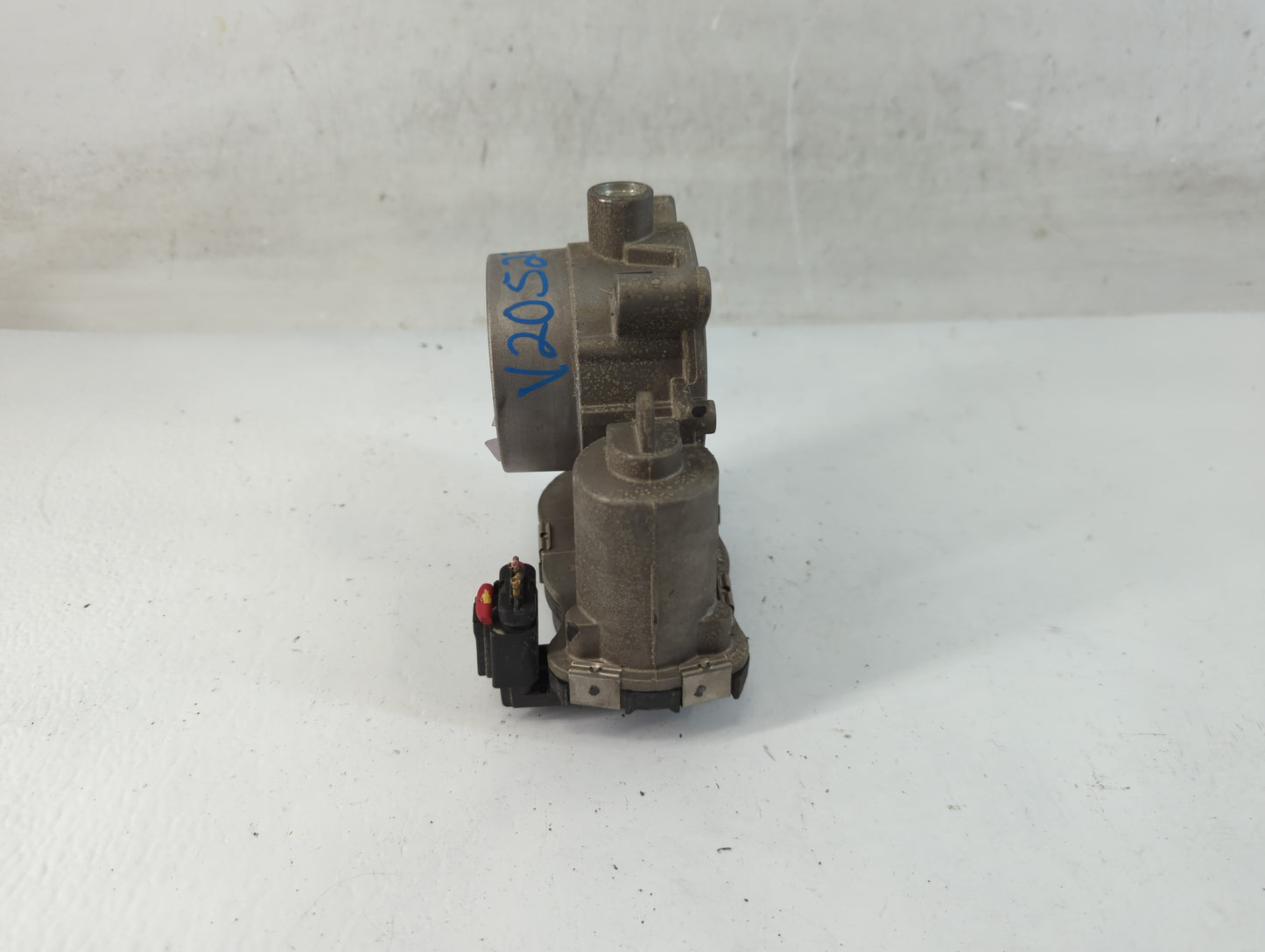 2015-2017 Chrysler 200 Throttle Body P/N:04891970AB Fits Fits 2014 2015 2016 2017 2018 2019 2020 2021 2022 OEM Used Auto Par