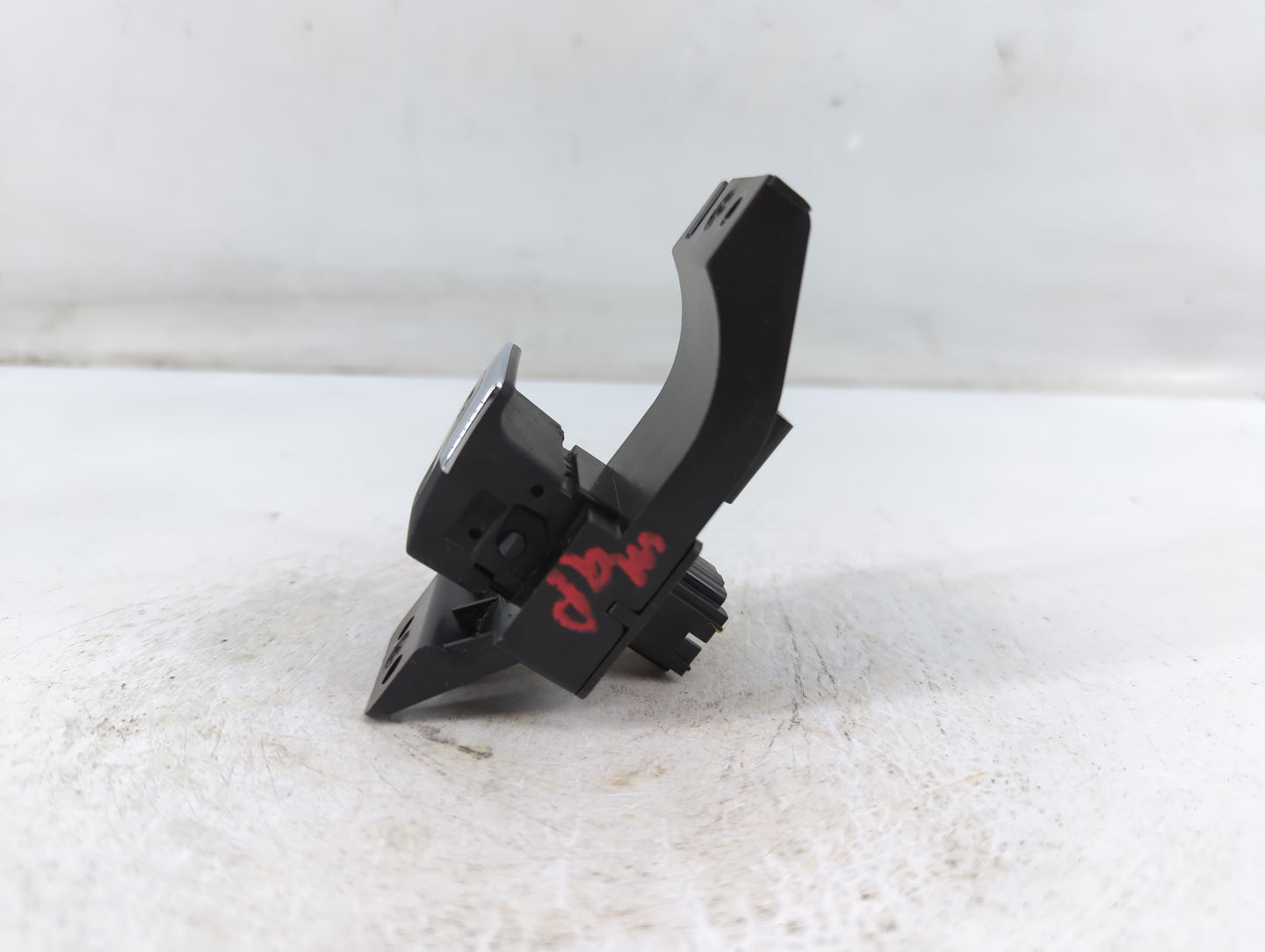 2015 Chrysler 200 Emergency Parking Brake Switch - Oemusedautoparts1.com