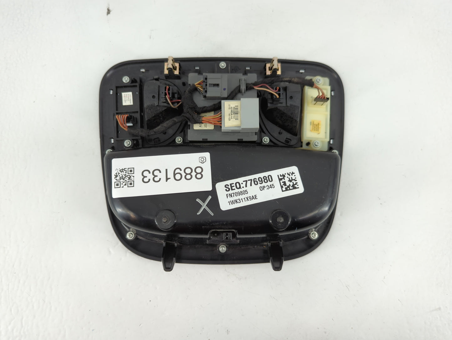 2015-2017 Chrysler 200 Overhead Roof Console 889133 - Oemusedautoparts1.com