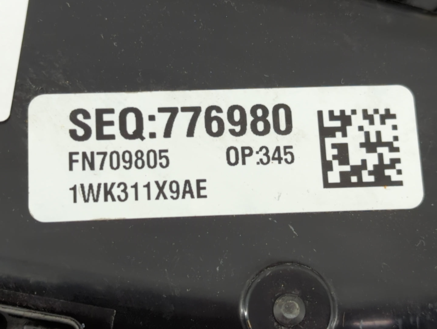 2015-2017 Chrysler 200 Overhead Roof Console 889133 - Oemusedautoparts1.com