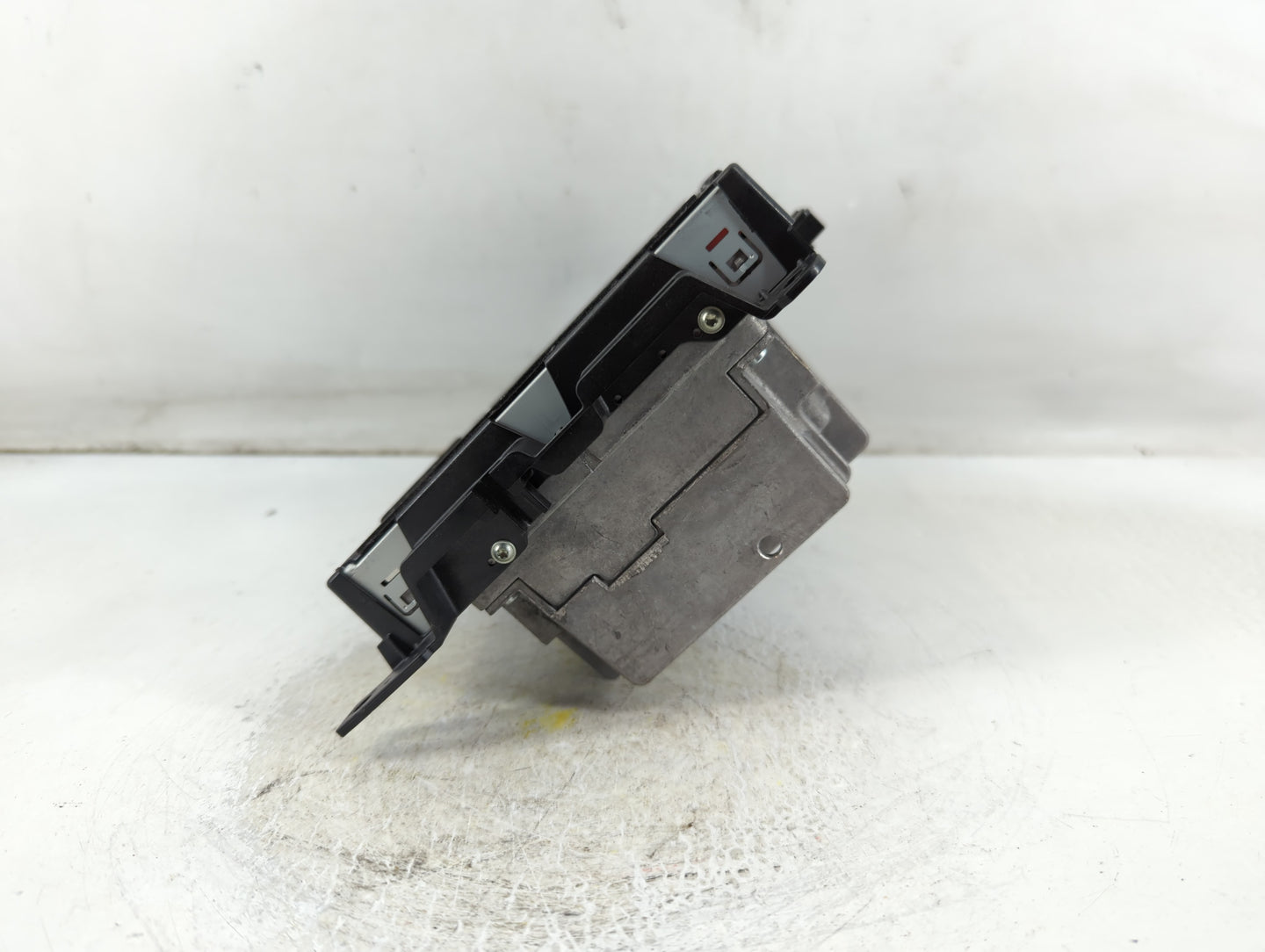 2015-2015 Chrysler 200 Am Fm Cd Player Radio Receiver - Oemusedautoparts1.com