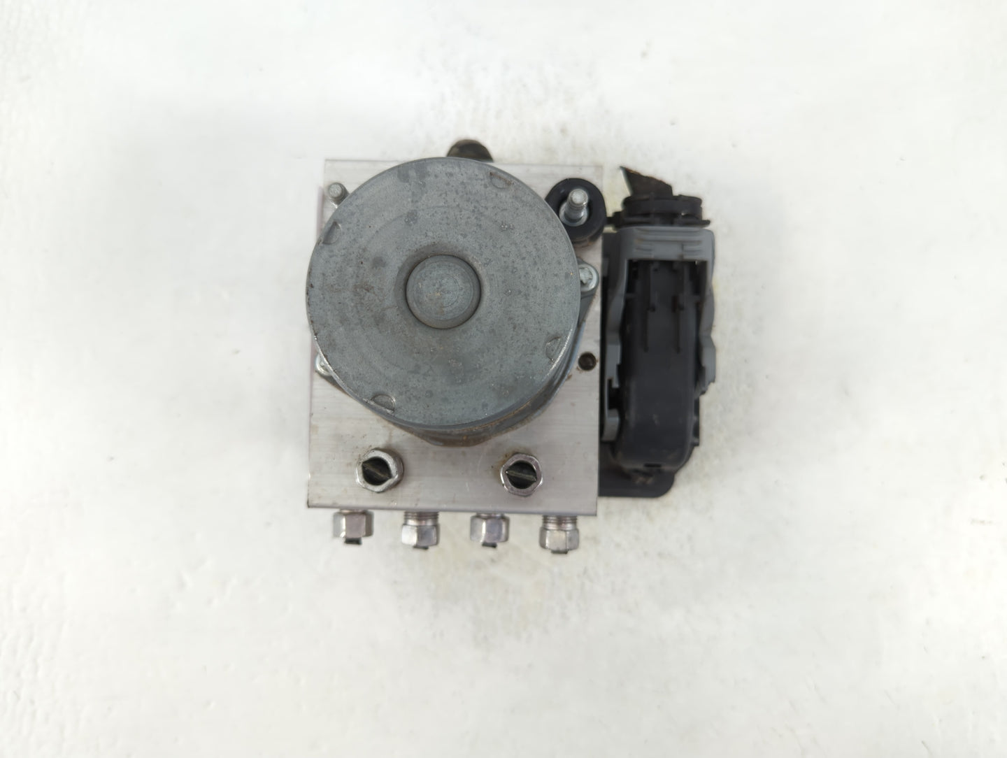 2015 Chrysler 200 ABS Pump Control Module Replacement P/N:68232470AB Fits OEM Used Auto Parts - Oemusedautoparts1.com