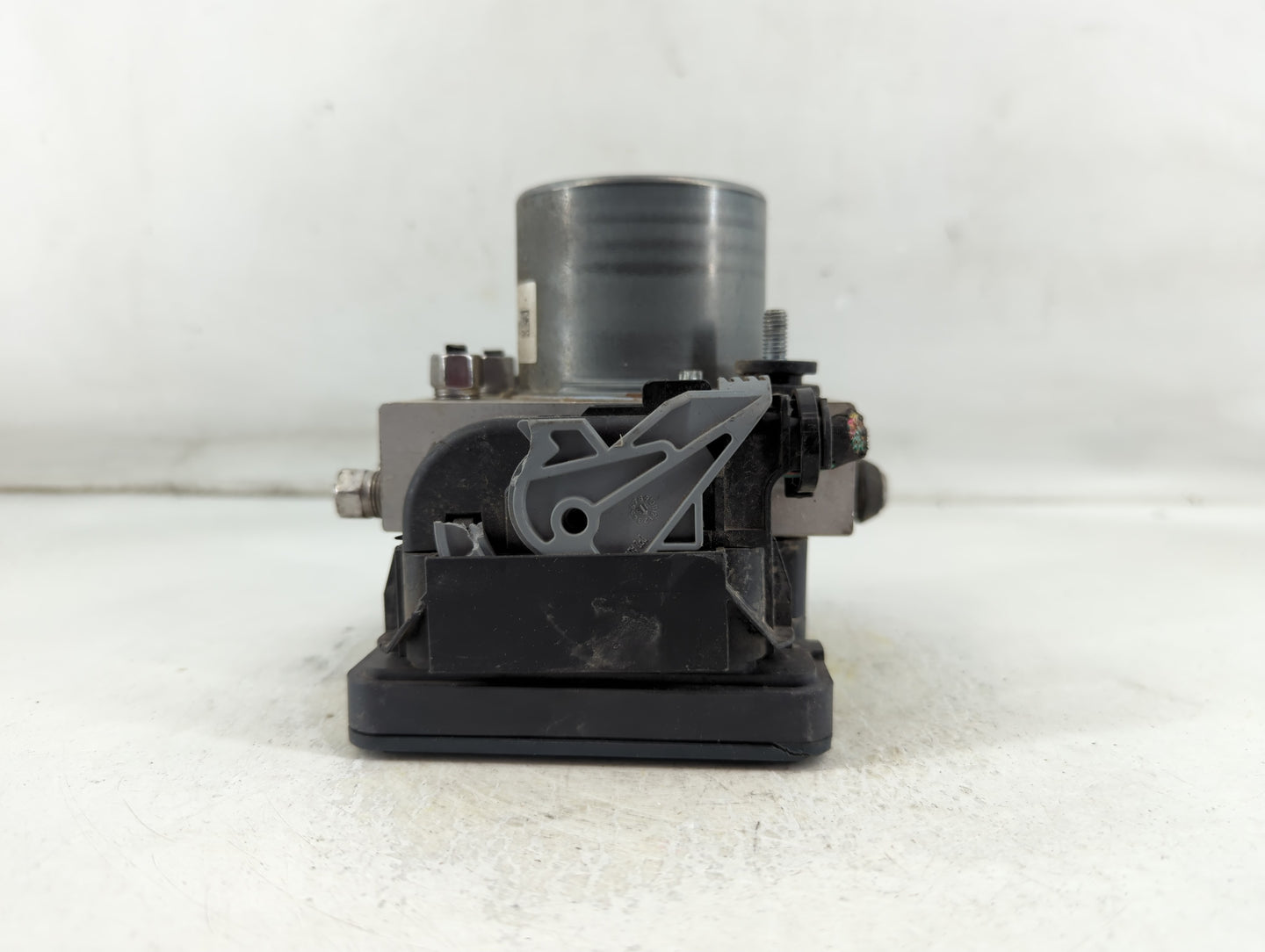 2015 Chrysler 200 ABS Pump Control Module Replacement P/N:68232470AB Fits OEM Used Auto Parts - Oemusedautoparts1.com