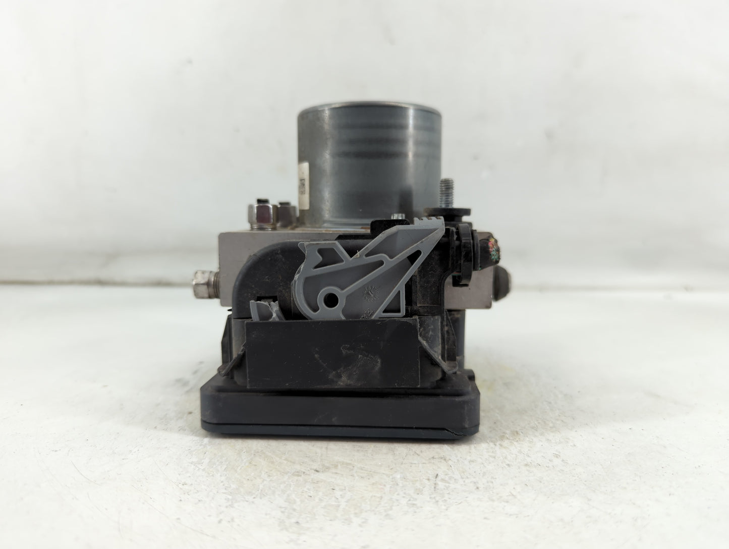 2015 Chrysler 200 ABS Pump Control Module Replacement P/N:68232470AB Fits OEM Used Auto Parts - Oemusedautoparts1.com