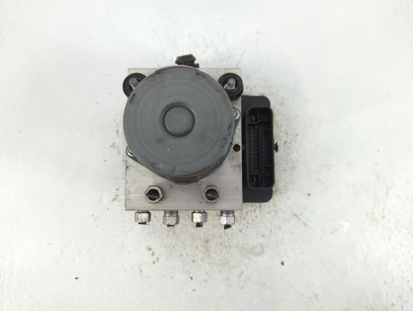 2015 Chrysler 200 ABS Pump Control Module Replacement P/N:68232470AB Fits OEM Used Auto Parts - Oemusedautoparts1.com