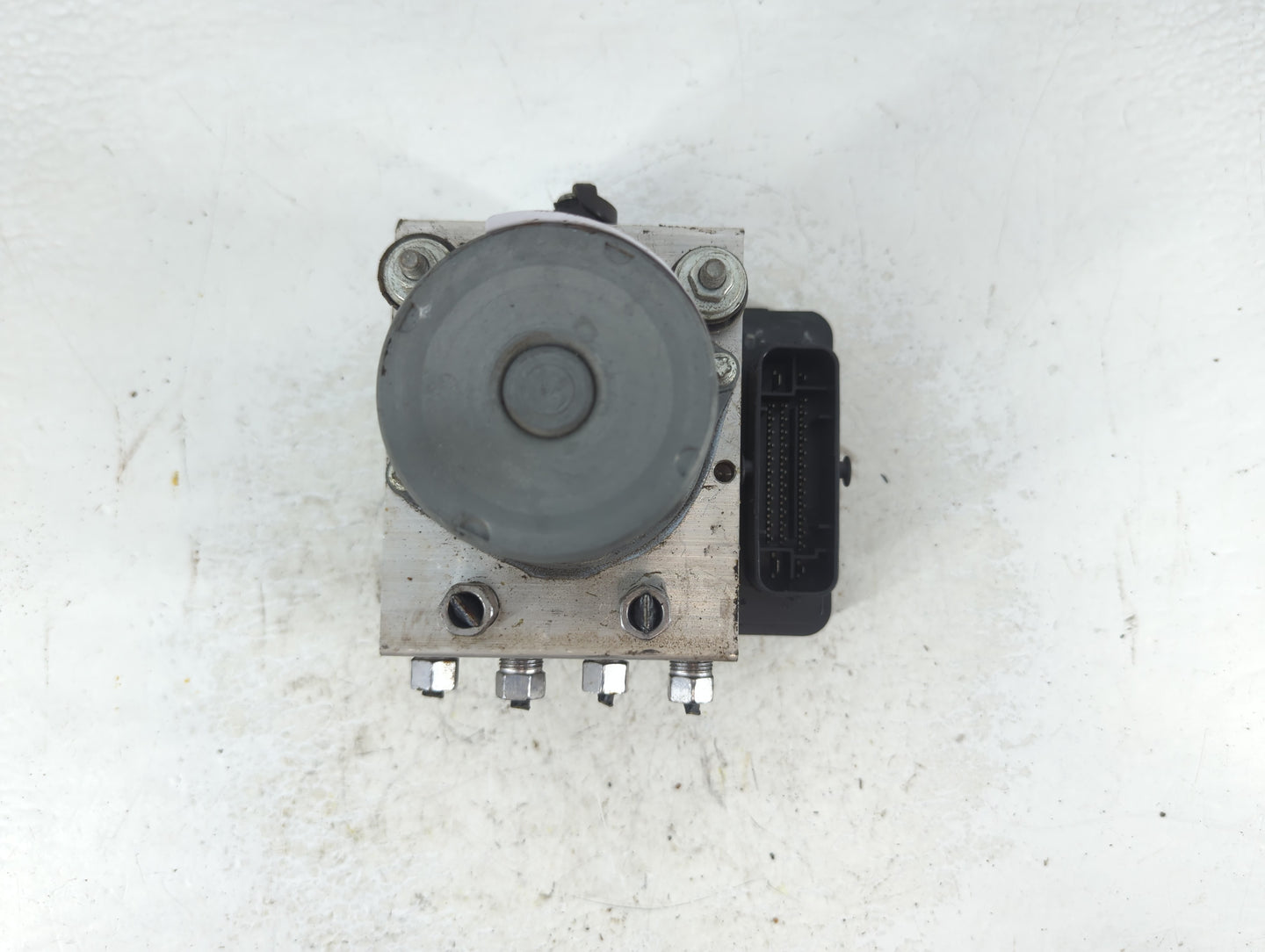 2015 Chrysler 200 ABS Pump Control Module Replacement P/N:68232470AB Fits OEM Used Auto Parts - Oemusedautoparts1.com