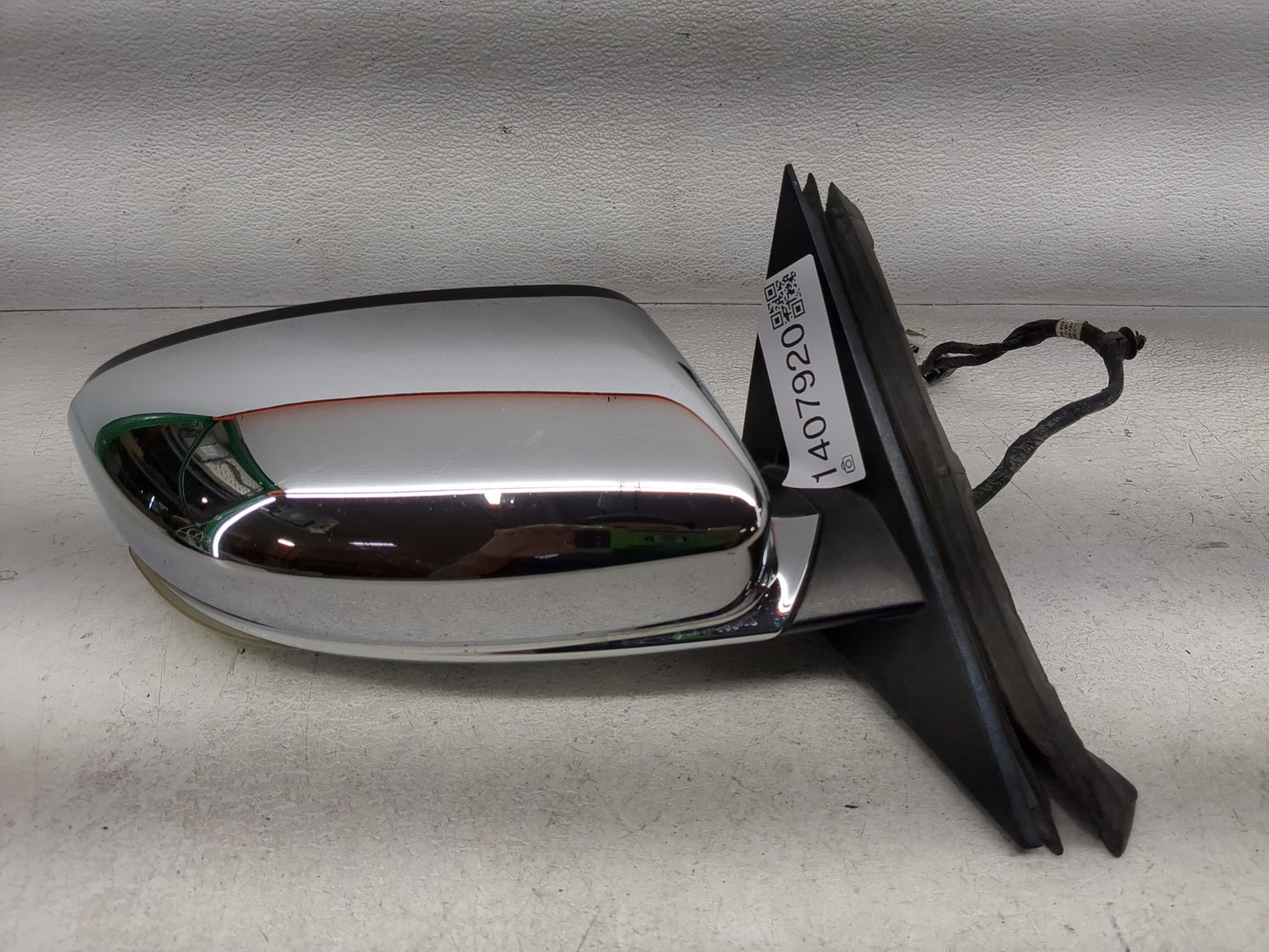 2015-2021 Chrysler 300 Passenger Side View Mirror - Right Door Mirror OEM Used - Oemusedautoparts1.com