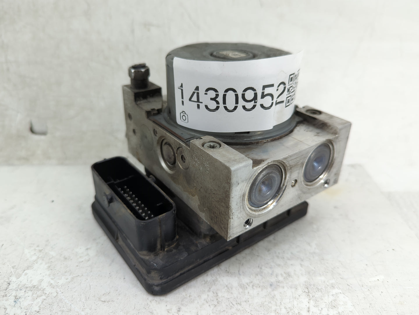 2015-2016 Chrysler 300 ABS Pump Control Module Replacement Fits Fits 2015 2016 OEM Used Auto Parts - Oemusedautoparts1.com