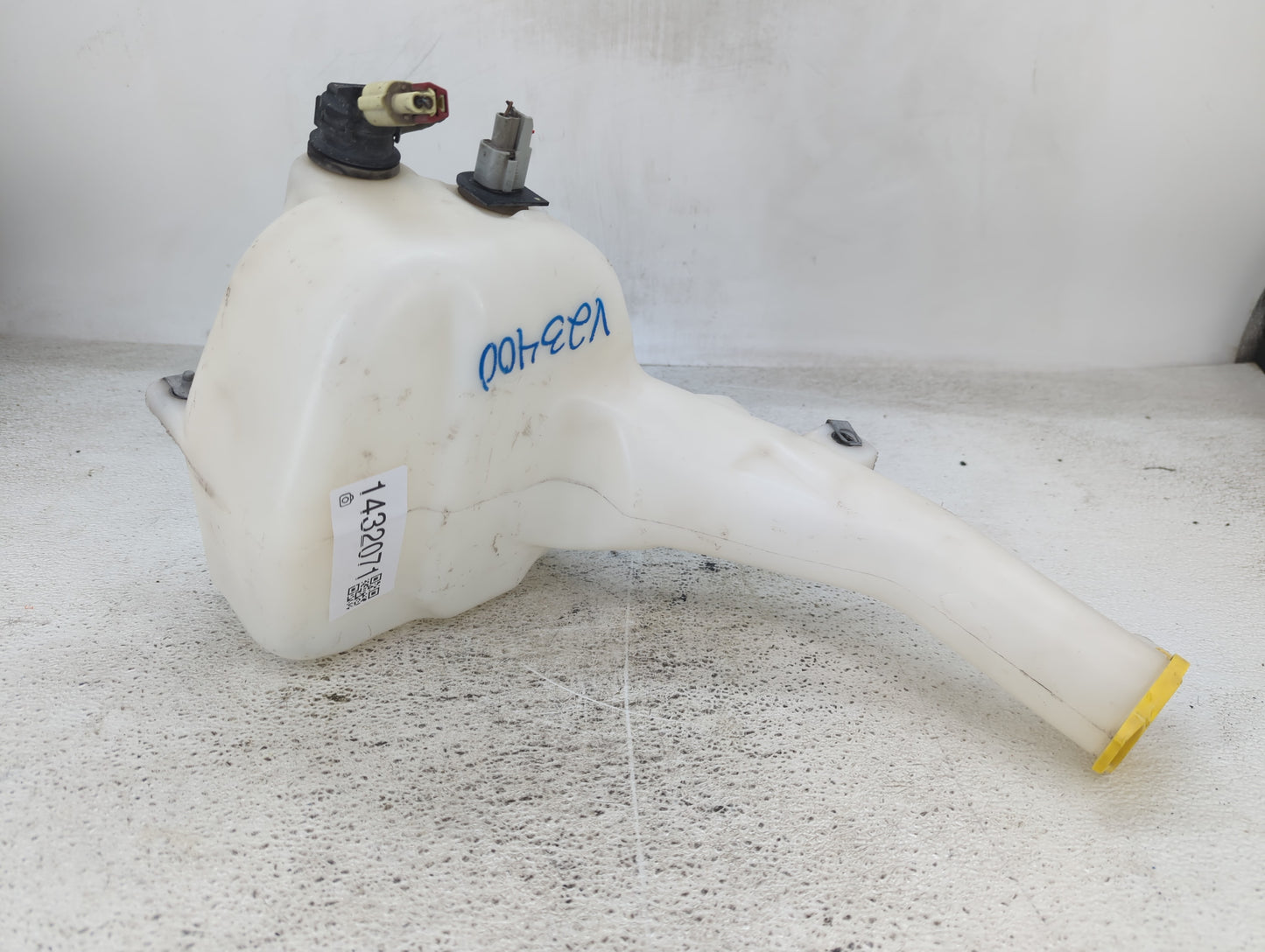 2011-2022 Chrysler 300 Windshield Washer Fluid Reservoir Bottle Oem - Oemusedautoparts1.com