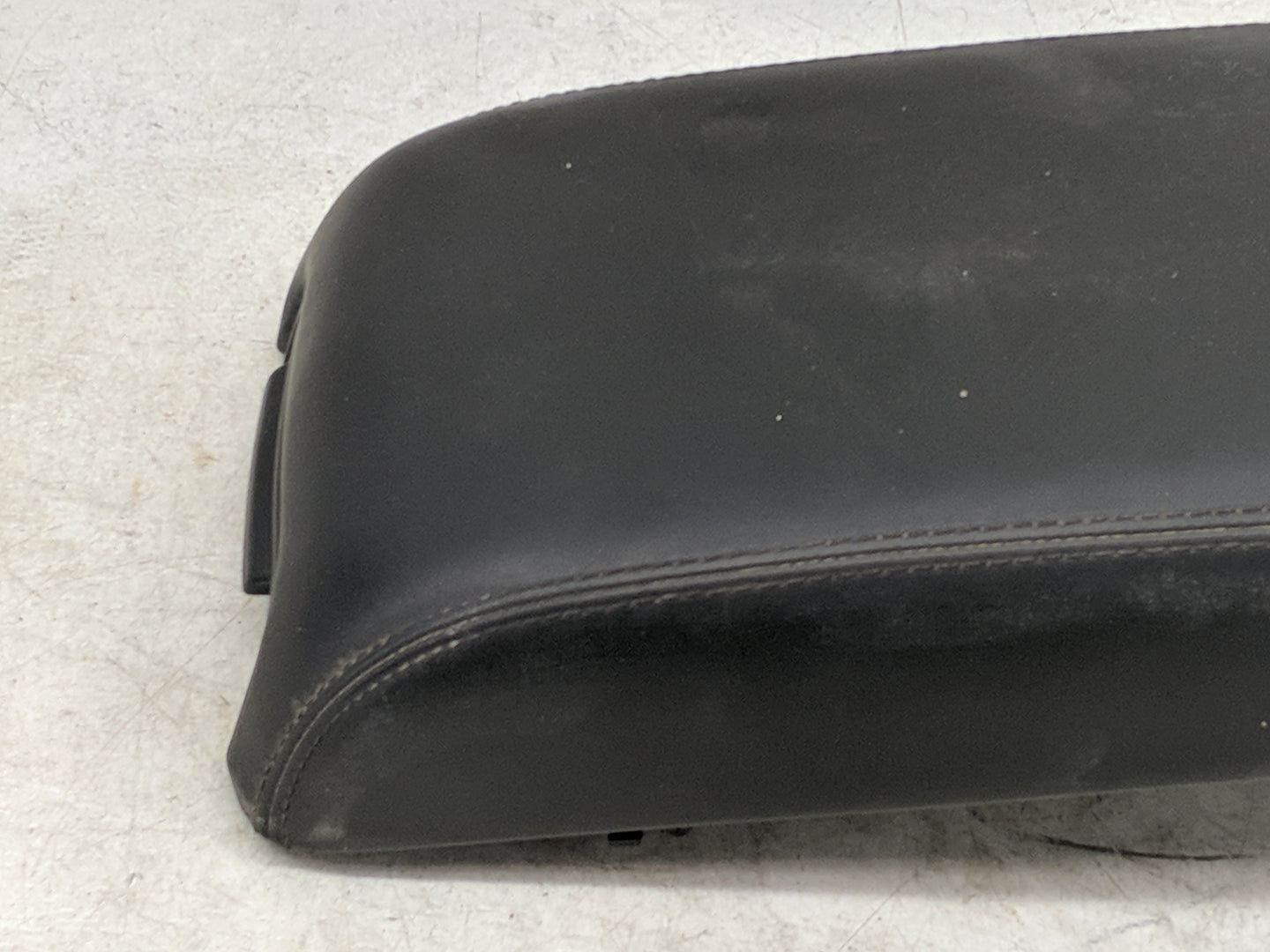 2015 Chrysler 300 Center Console Armrest Cover Lid Fits OEM Used Auto Parts - Oemusedautoparts1.com
