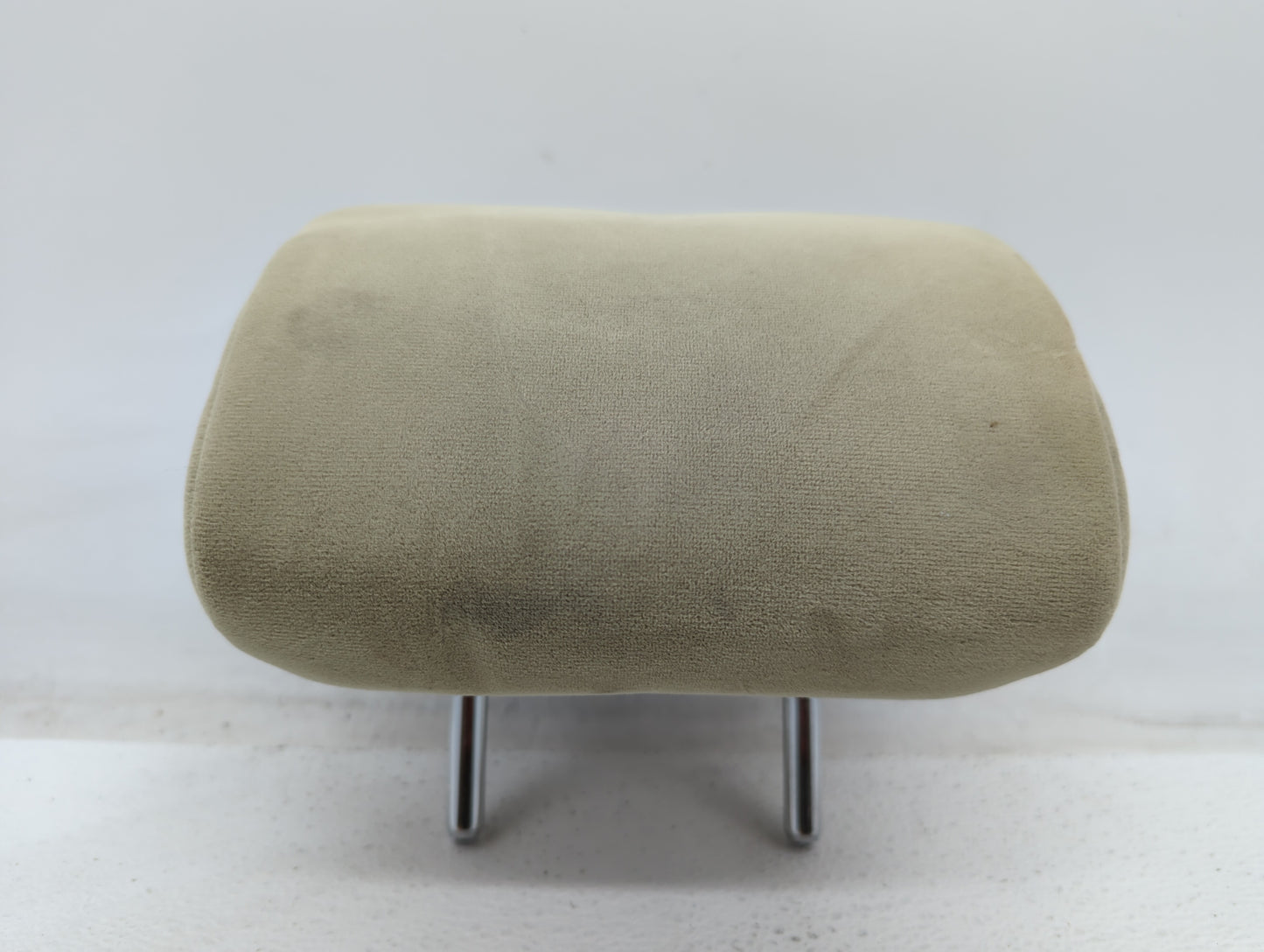 2015-2018 Chrysler 300 Headrest Head Rest Rear Center Seat Fits Fits 2015 2016 2018 OEM Used Auto Parts - Oemusedautoparts1.