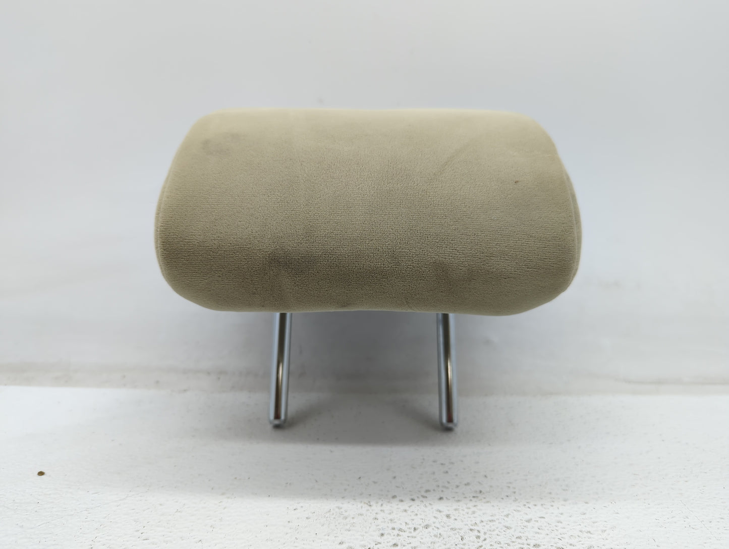 2015-2018 Chrysler 300 Headrest Head Rest Rear Center Seat Fits Fits 2015 2016 2018 OEM Used Auto Parts - Oemusedautoparts1.