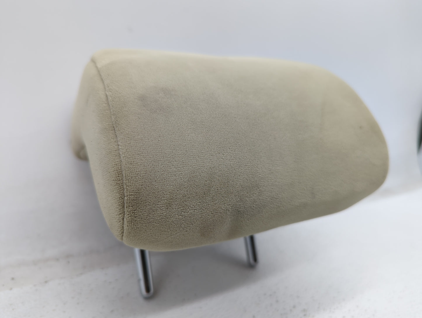 2015-2018 Chrysler 300 Headrest Head Rest Rear Center Seat Fits Fits 2015 2016 2018 OEM Used Auto Parts - Oemusedautoparts1.