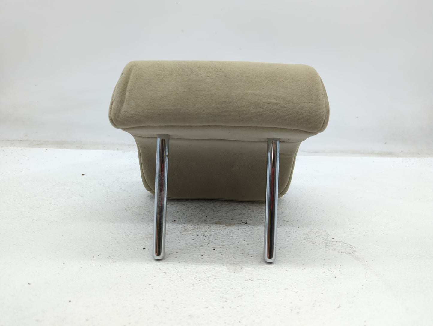 2015-2018 Chrysler 300 Headrest Head Rest Rear Center Seat Fits Fits 2015 2016 2018 OEM Used Auto Parts - Oemusedautoparts1.