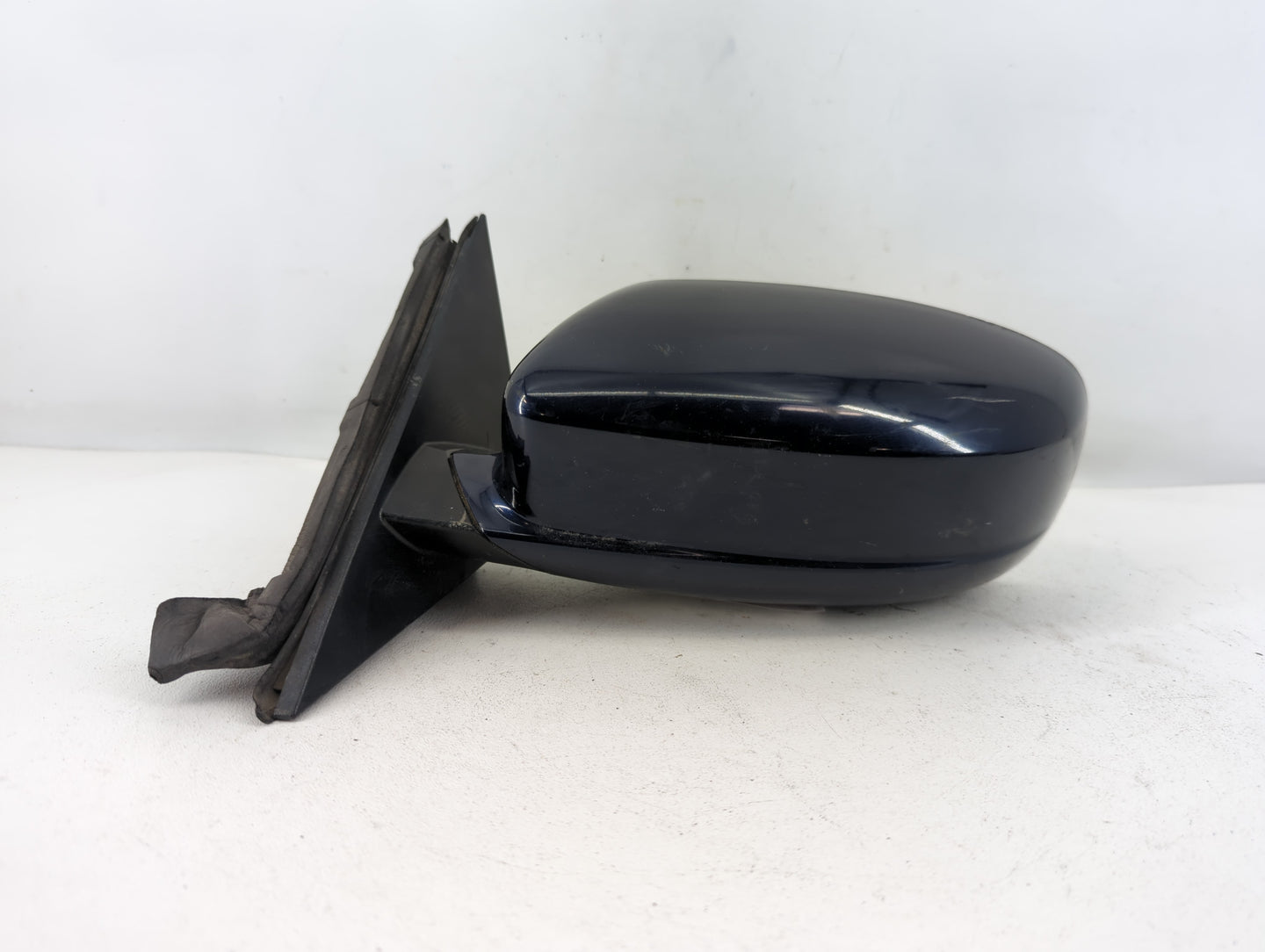 2015-2016 Chrysler 300 Driver Side View Mirror - Left Door Mirror OEM Used - Oemusedautoparts1.com