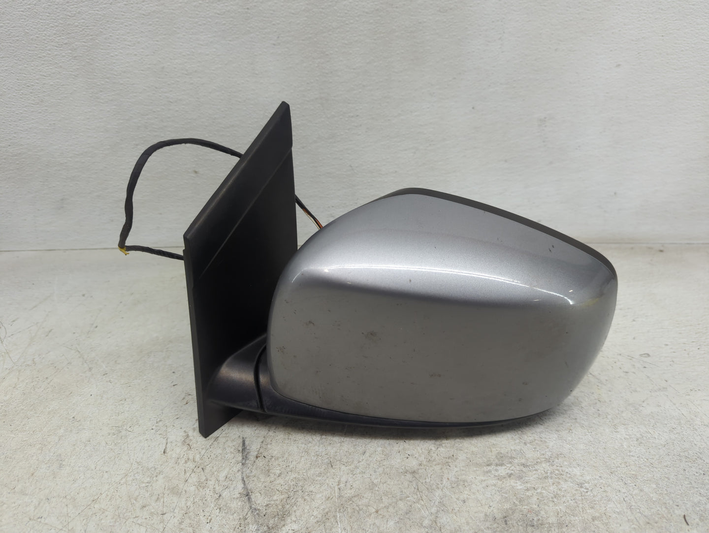 2015 Chrysler Town and Country Driver Side View Mirror - Left Door Mirror OEM Used - Oemusedautoparts1.com