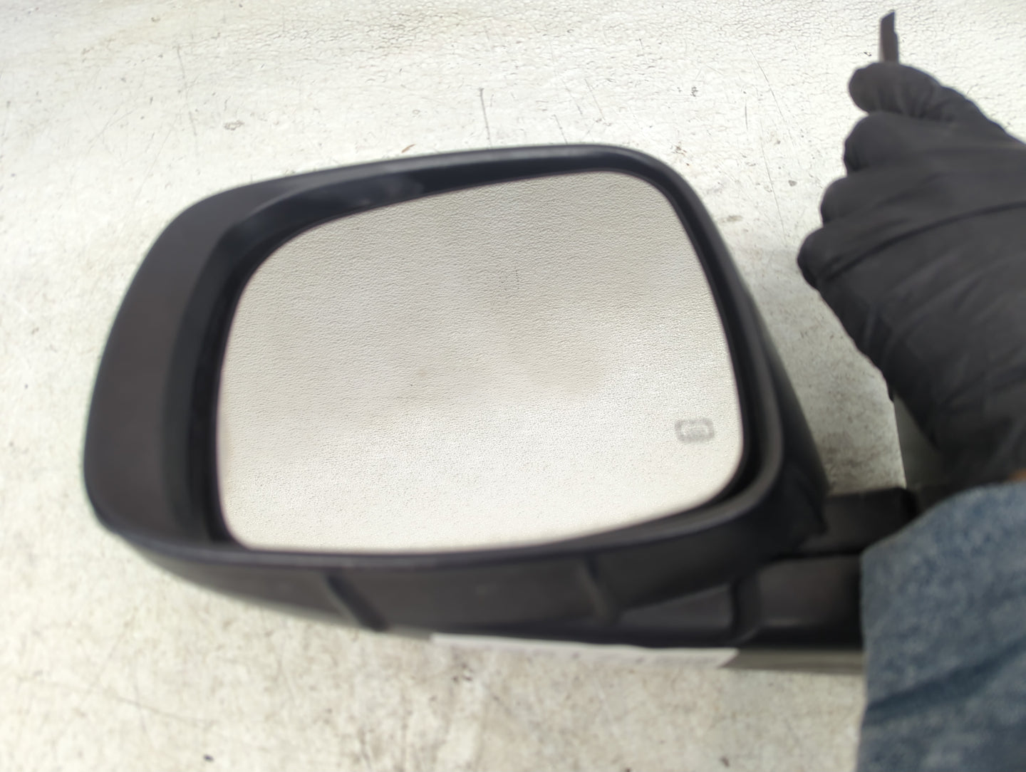 2015 Chrysler Town and Country Driver Side View Mirror - Left Door Mirror OEM Used - Oemusedautoparts1.com
