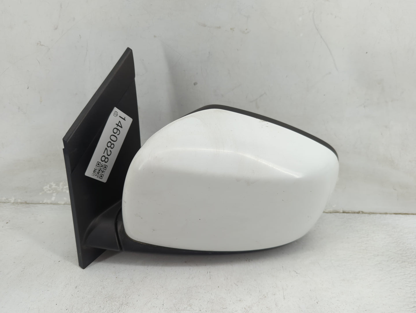 2015 Chrysler Town and Country Driver Side View Mirror - Left Door Mirror OEM Used - Oemusedautoparts1.com
