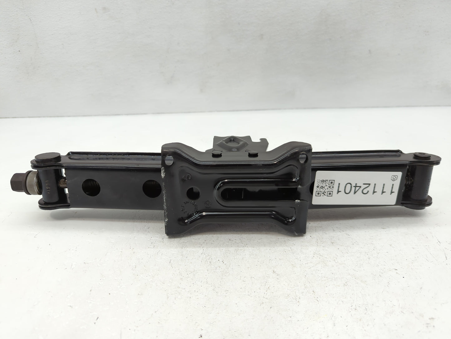 2015 Chrysler Town & Country Spare Scissor Car Jack - Oemusedautoparts1.com