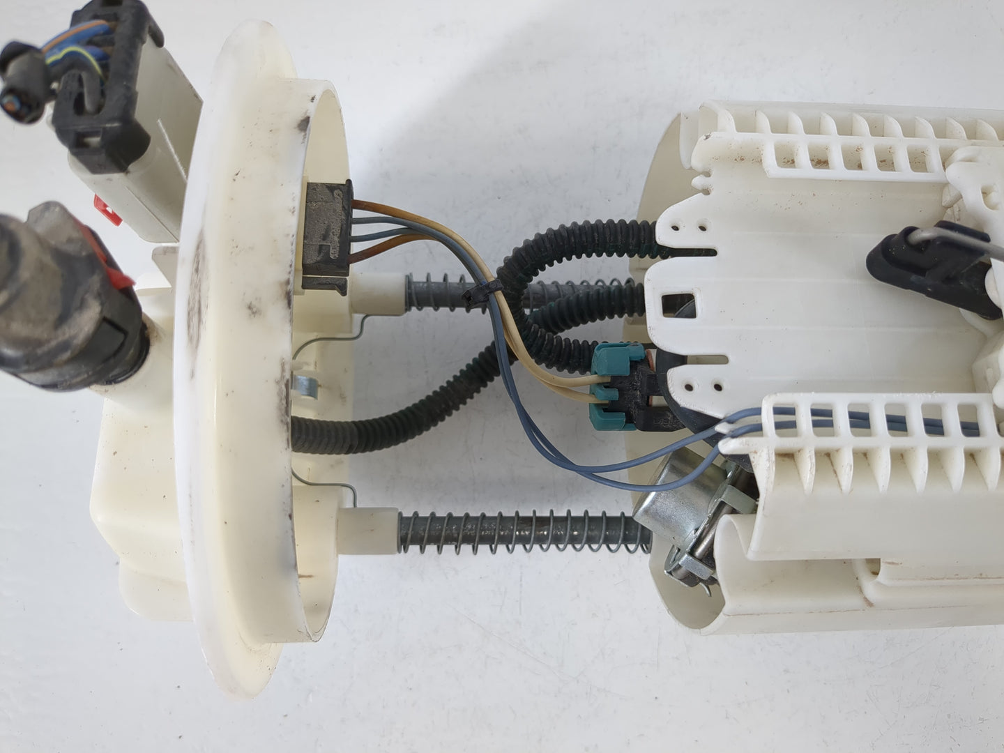 2011-2016 Chrysler Town & Country Electrical Gas Fuel Pump Assembly - Oemusedautoparts1.com
