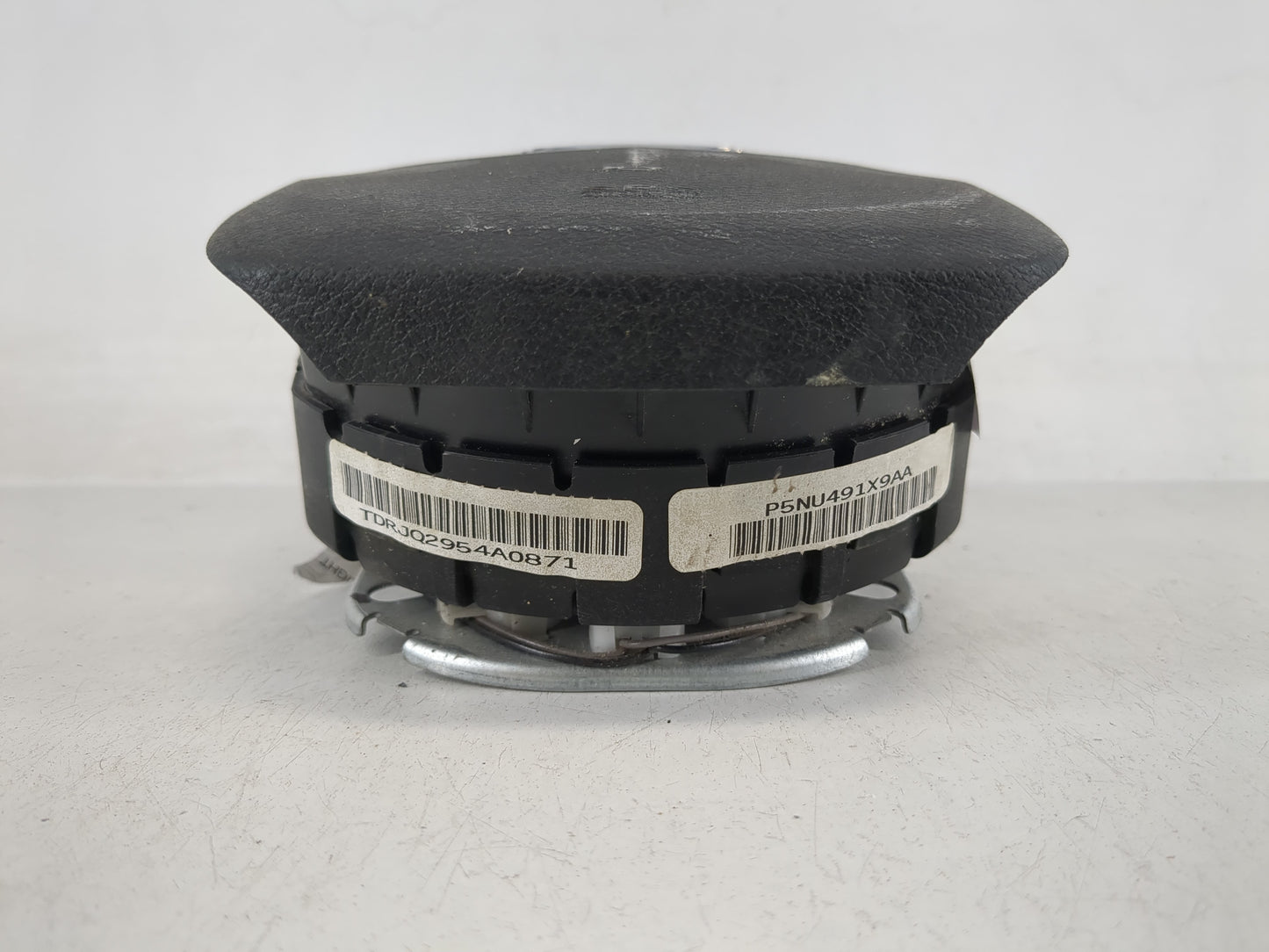 2013-2016 Chrysler Town & Country Air Bag Driver Left Steering Wheel Mounted P/N:P5NU491X9AA Fits Fits 2013 2014 2015 2016 O