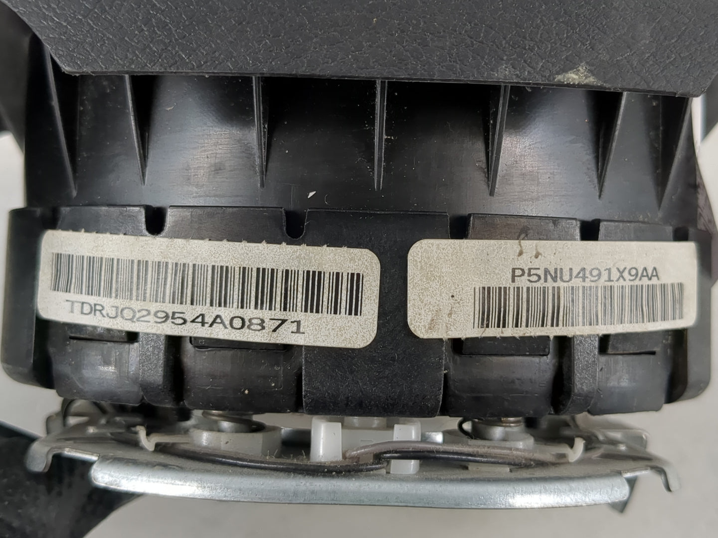 2013-2016 Chrysler Town & Country Air Bag Driver Left Steering Wheel Mounted P/N:P5NU491X9AA Fits Fits 2013 2014 2015 2016 O