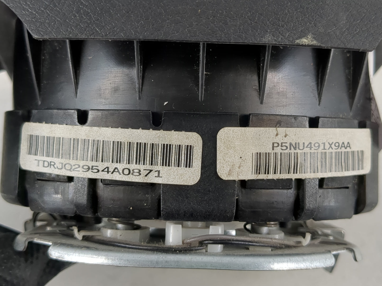 2013-2016 Chrysler Town & Country Air Bag Driver Left Steering Wheel Mounted P/N:P5NU491X9AA Fits Fits 2013 2014 2015 2016 O