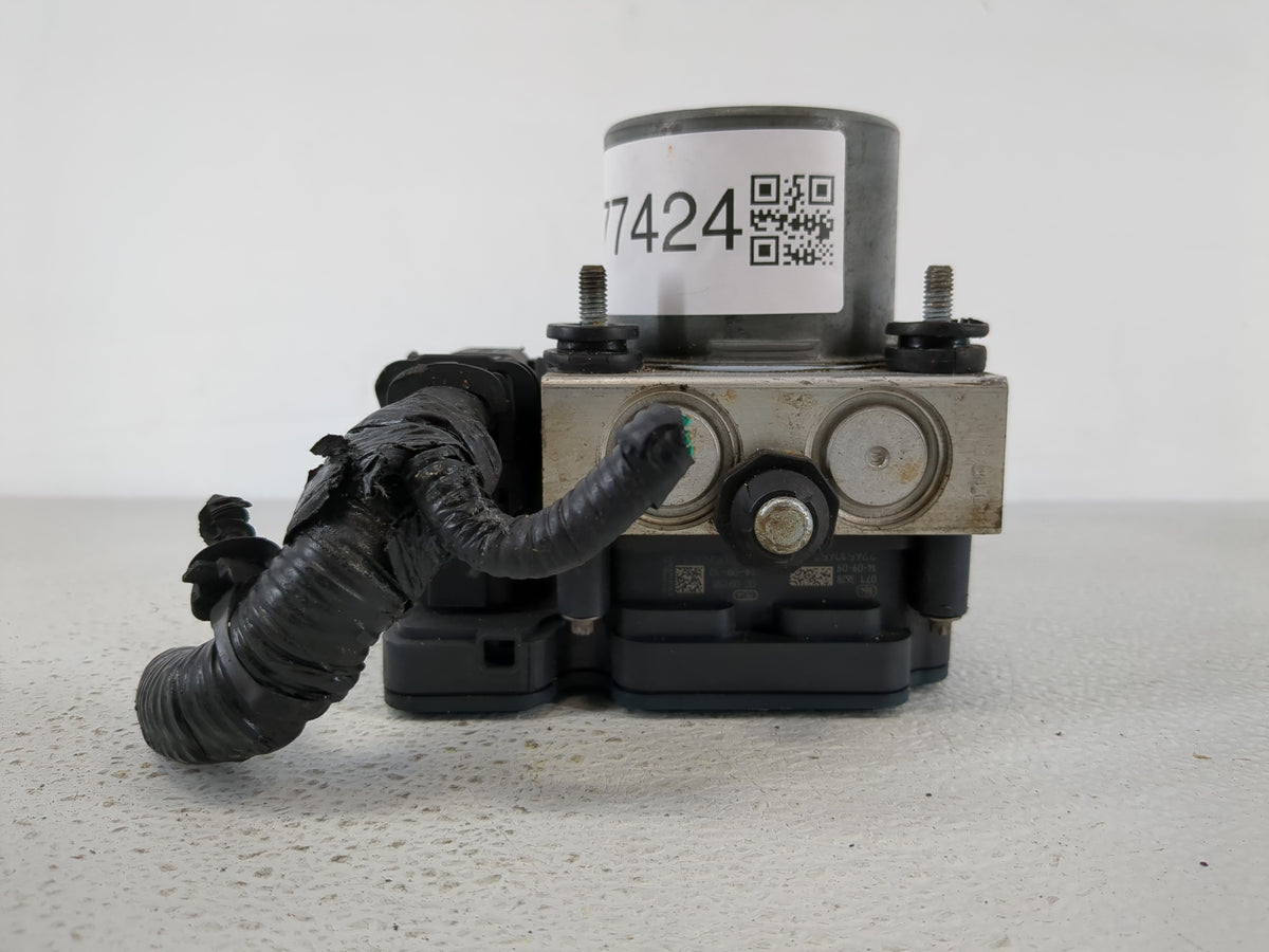 2015-2016 Chrysler Town & Country Anti-Lock Brake ABS Pump Module Actuator OEM P/N:P68183803AC Fits OEM Used Auto Parts - Oe