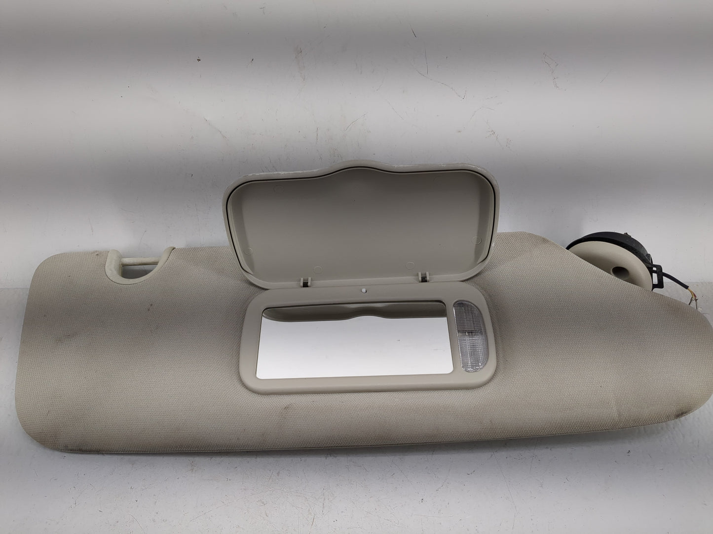 2011-2016 Chrysler Town & Country Sun Visor Shade Replacement Driver Left Mirror Fits OEM Used Auto Parts - Oemusedautoparts