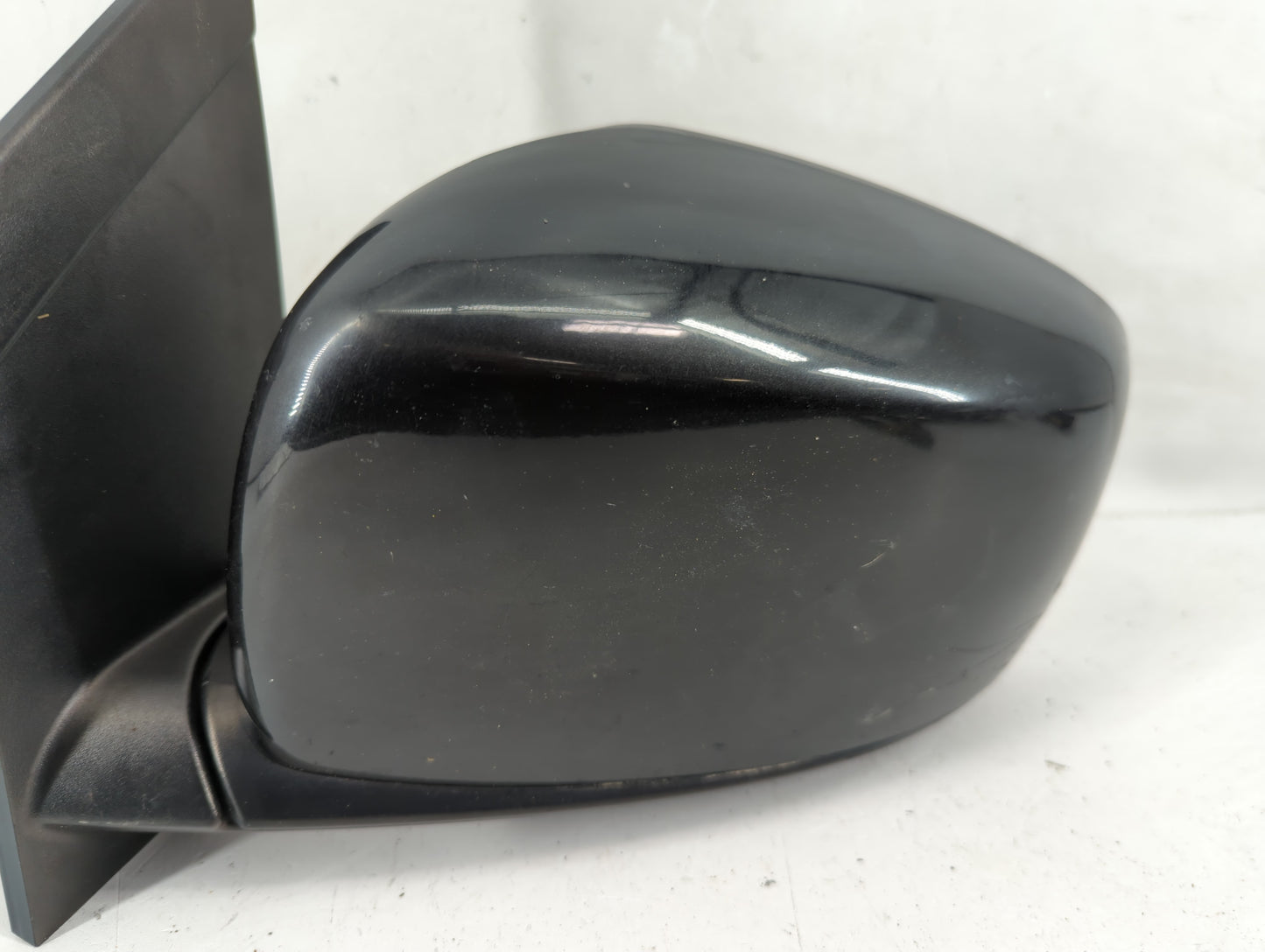 2011-2016 Chrysler Town & Country Driver Side View Mirror - Left Door Mirror OEM Used - Oemusedautoparts1.com