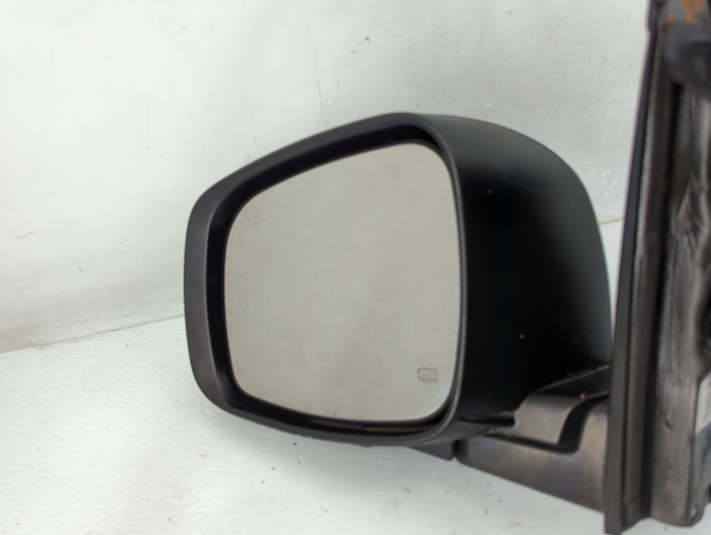 2011-2016 Chrysler Town & Country Driver Side View Mirror - Left Door Mirror OEM Used - Oemusedautoparts1.com