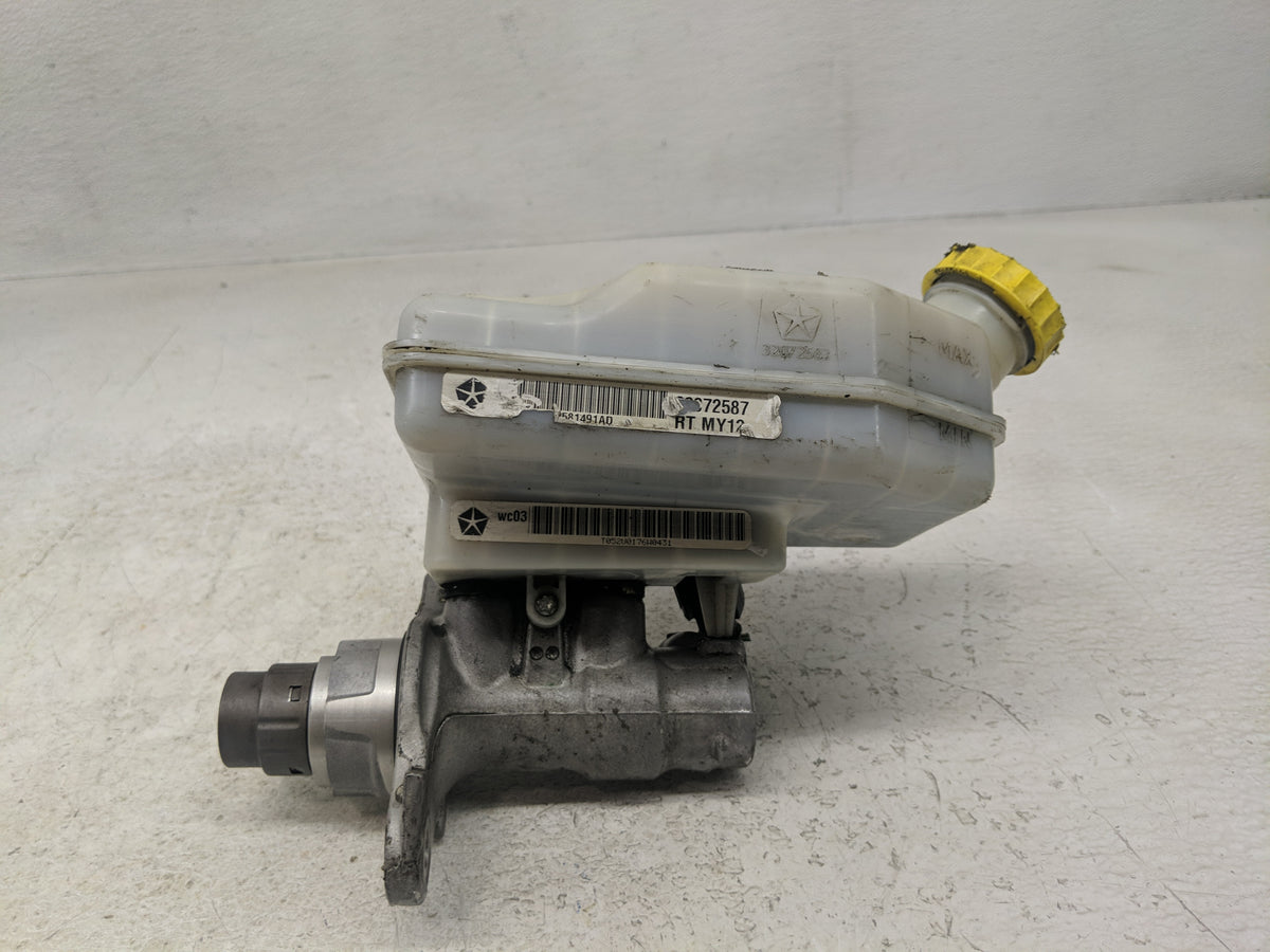 2012-2016 Chrysler Town & Country Brake Master Cylinder 1302312 - Oemusedautoparts1.com