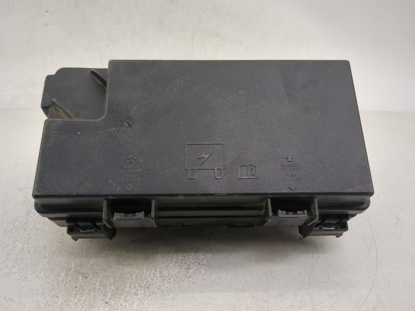 2015 Chrysler Town & Country Fusebox Fuse Box Panel Relay Module P/N:RT032842J0 68239606AA Fits OEM Used Auto Parts - Oemuse