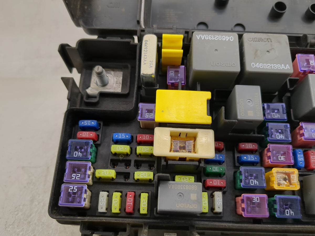 2015-2016 Chrysler Town & Country Fusebox Fuse Box Relay Module Tipm 1373457 - Oemusedautoparts1.com