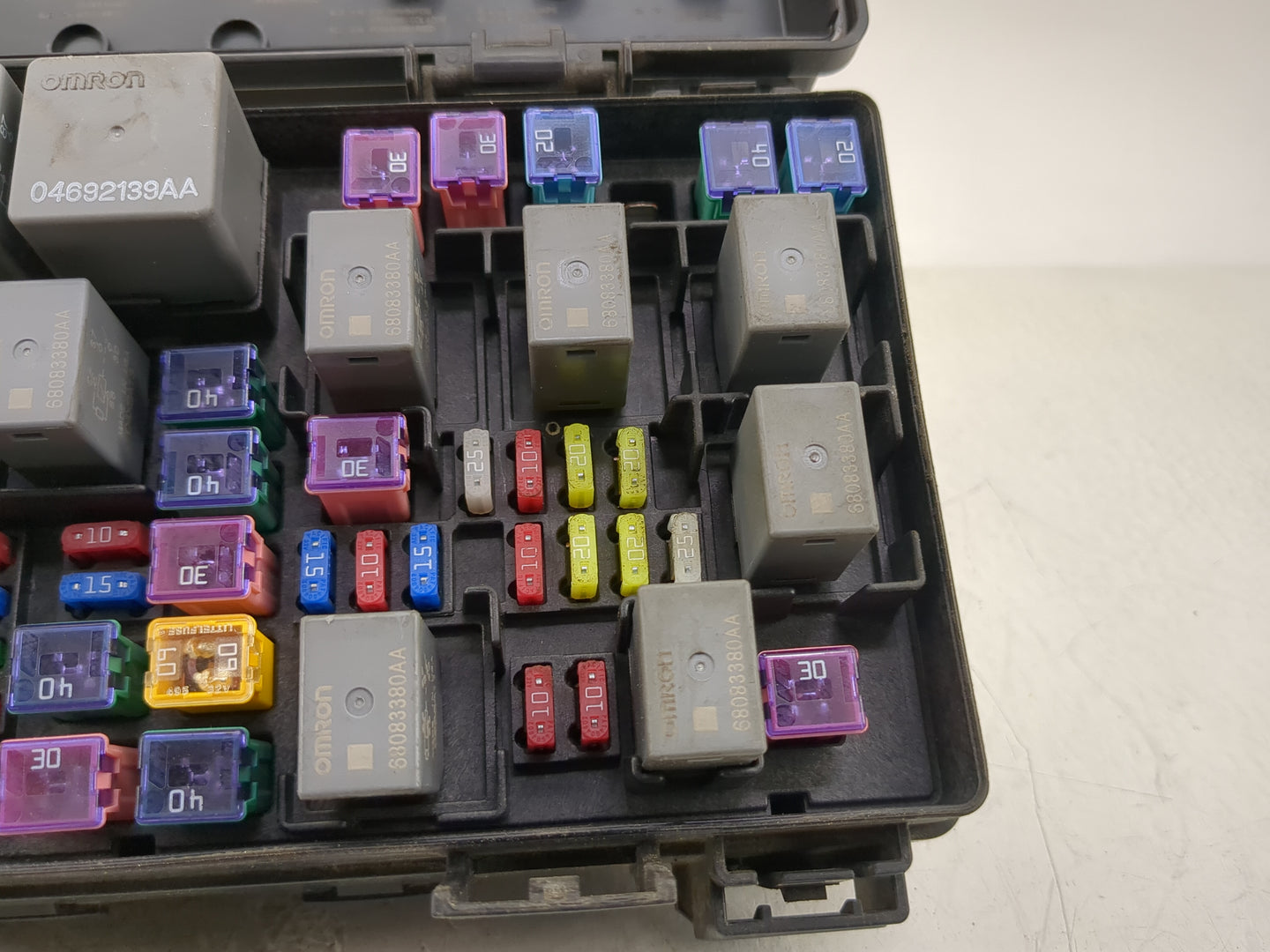 2015-2016 Chrysler Town & Country Fusebox Fuse Box Relay Module Tipm 1373457 - Oemusedautoparts1.com