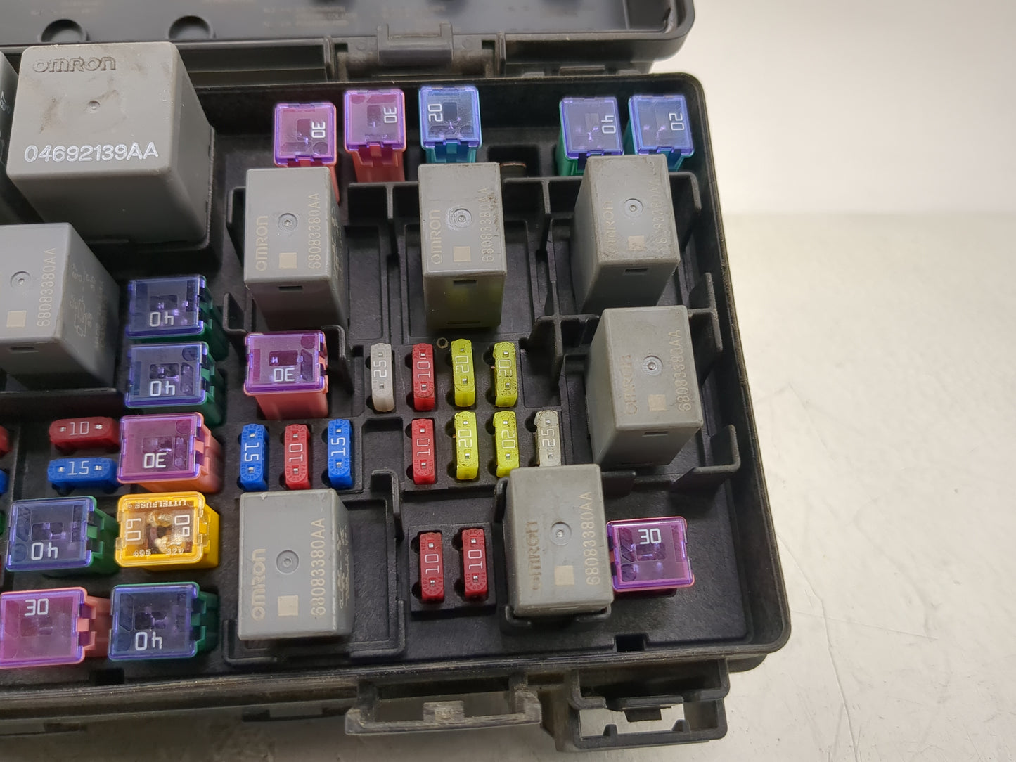 2015-2016 Chrysler Town & Country Fusebox Fuse Box Relay Module Tipm 1373457 - Oemusedautoparts1.com