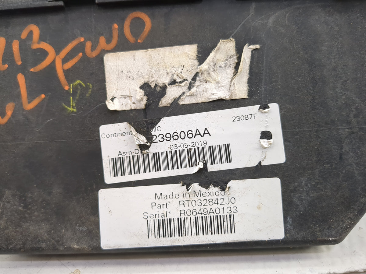 2015-2016 Chrysler Town & Country Fusebox Fuse Box Relay Module Tipm 1373457 - Oemusedautoparts1.com