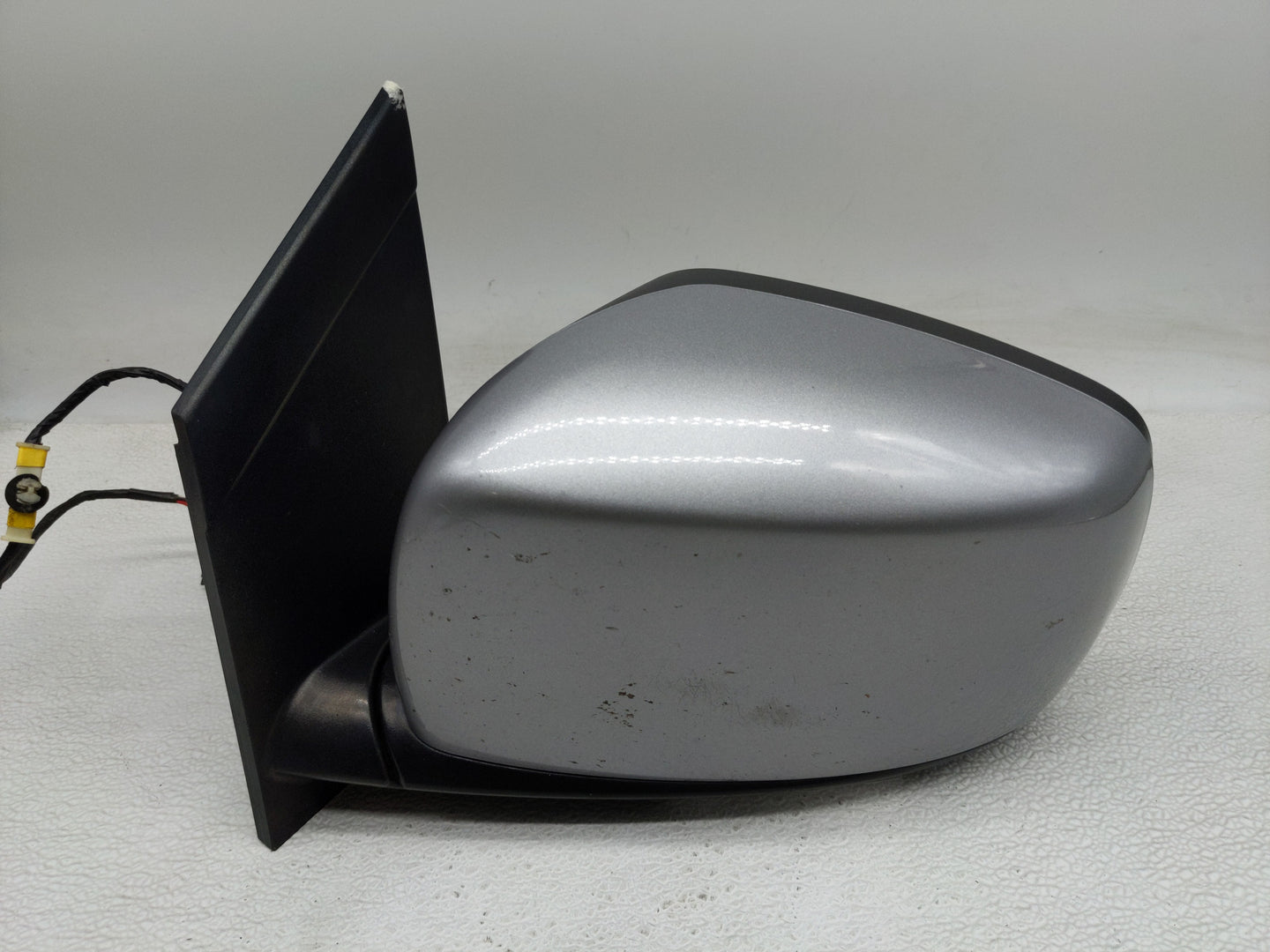 2011-2016 Chrysler Town & Country Driver Side View Mirror - Left Door Mirror OEM Used - Oemusedautoparts1.com