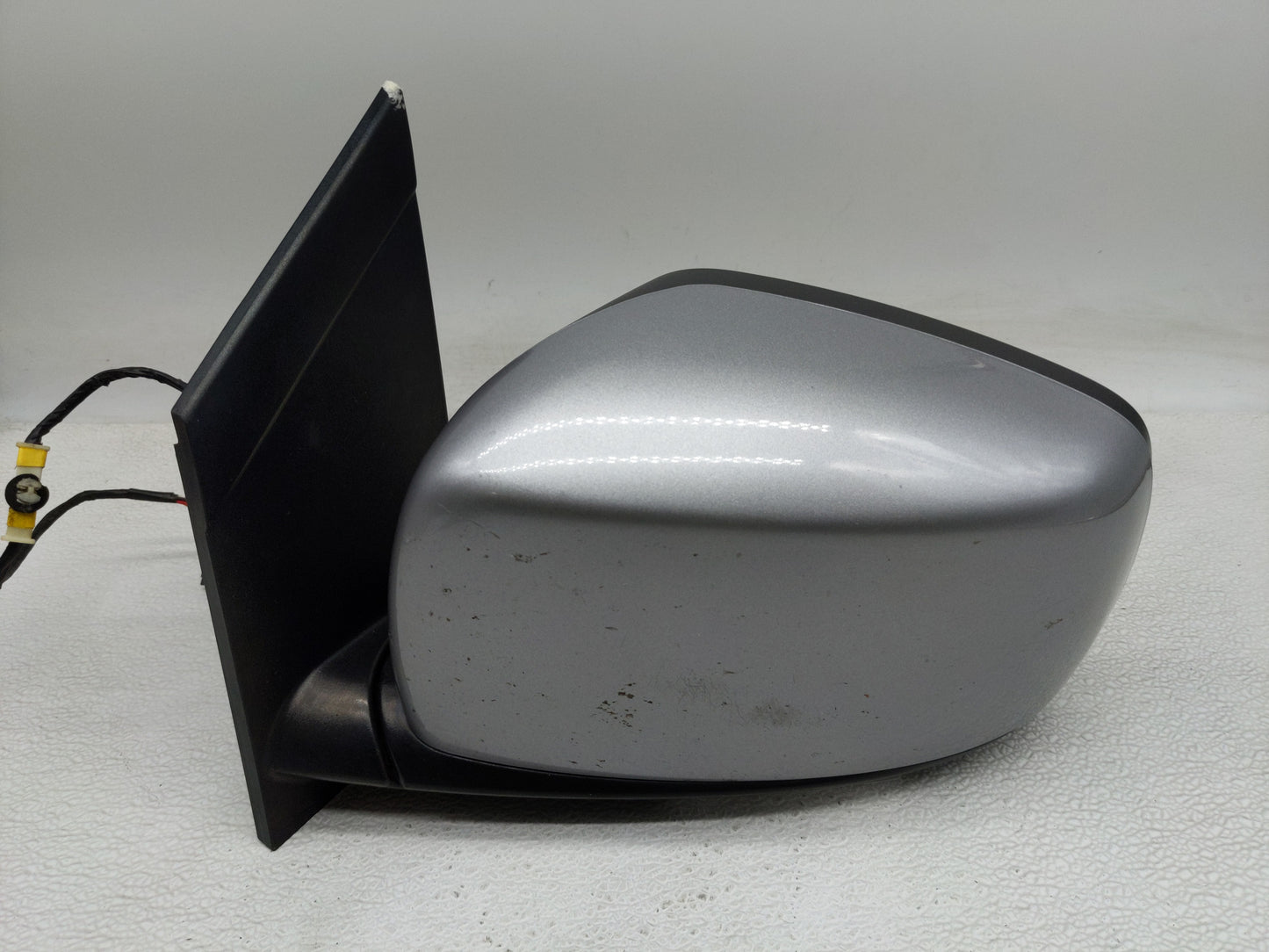 2011-2016 Chrysler Town & Country Driver Side View Mirror - Left Door Mirror OEM Used - Oemusedautoparts1.com