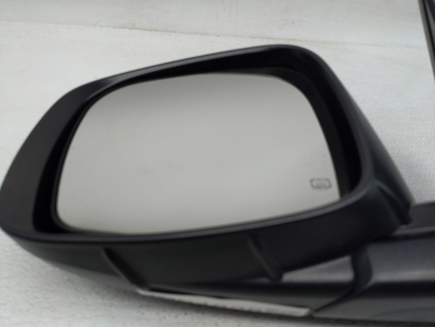 2011-2016 Chrysler Town & Country Driver Side View Mirror - Left Door Mirror OEM Used - Oemusedautoparts1.com
