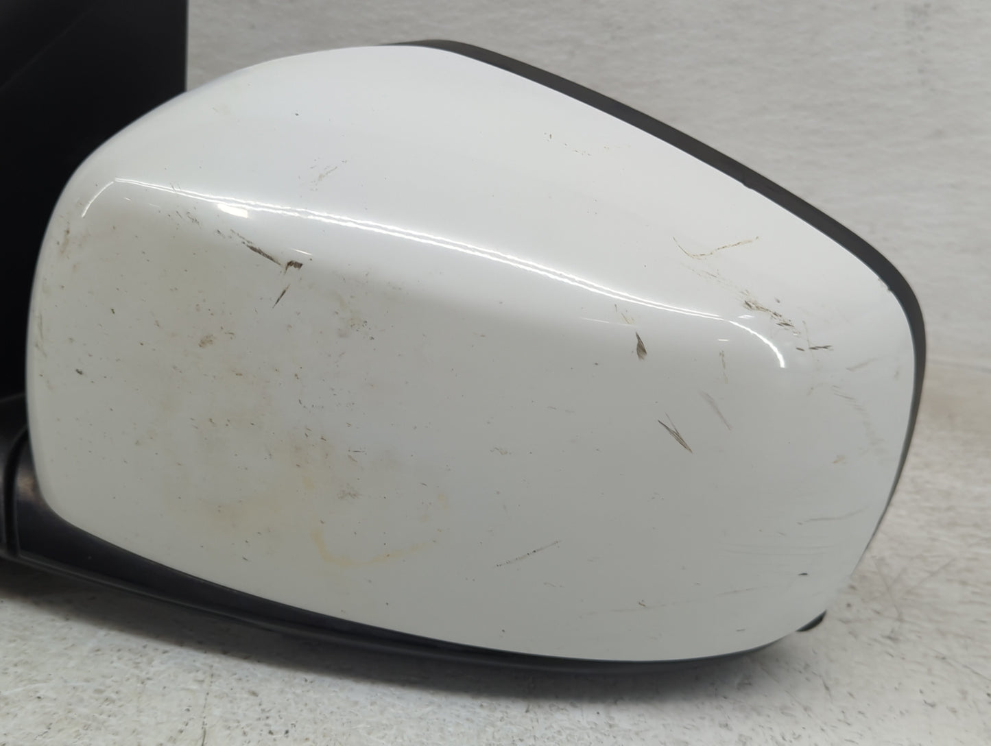 2011-2016 Chrysler Town & Country Driver Side View Mirror - Left Door Mirror OEM Used - Oemusedautoparts1.com